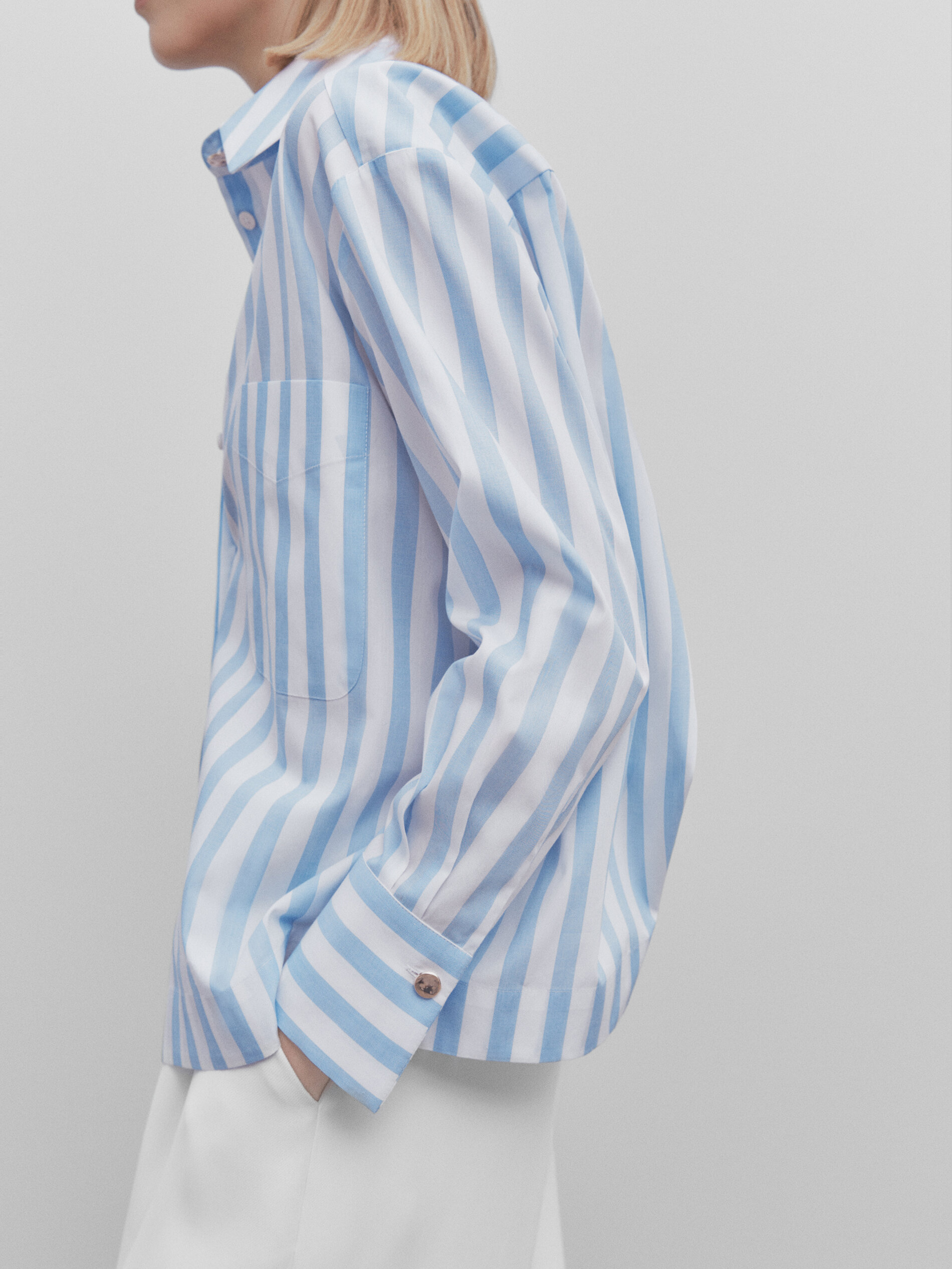 Camisa listrada de popeline com bolso - Studio - Azul Claro