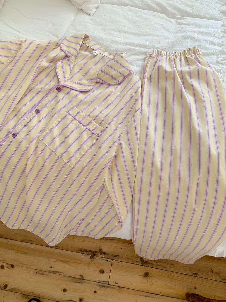 Tanee - Midi-pyjamajurk met pofmouwen, strepen en rucheskraag / overhemd met knopen / broek / set
