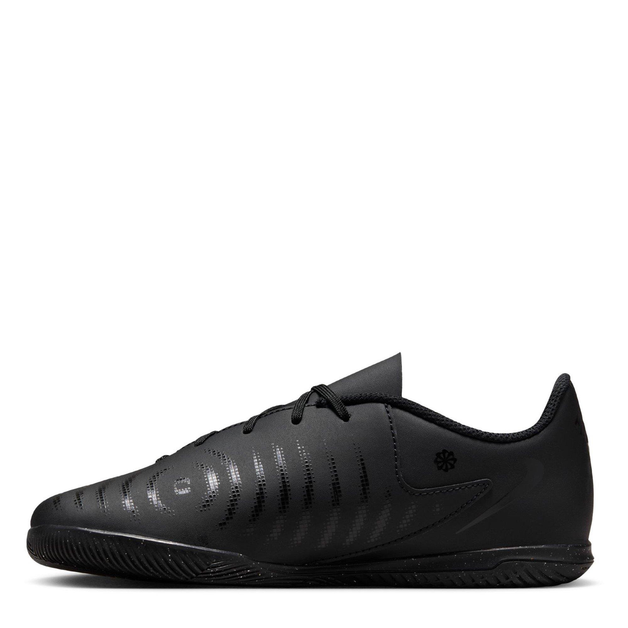 Nike Phantom GX 2 Club Juniors Indoor Court Football Boots.