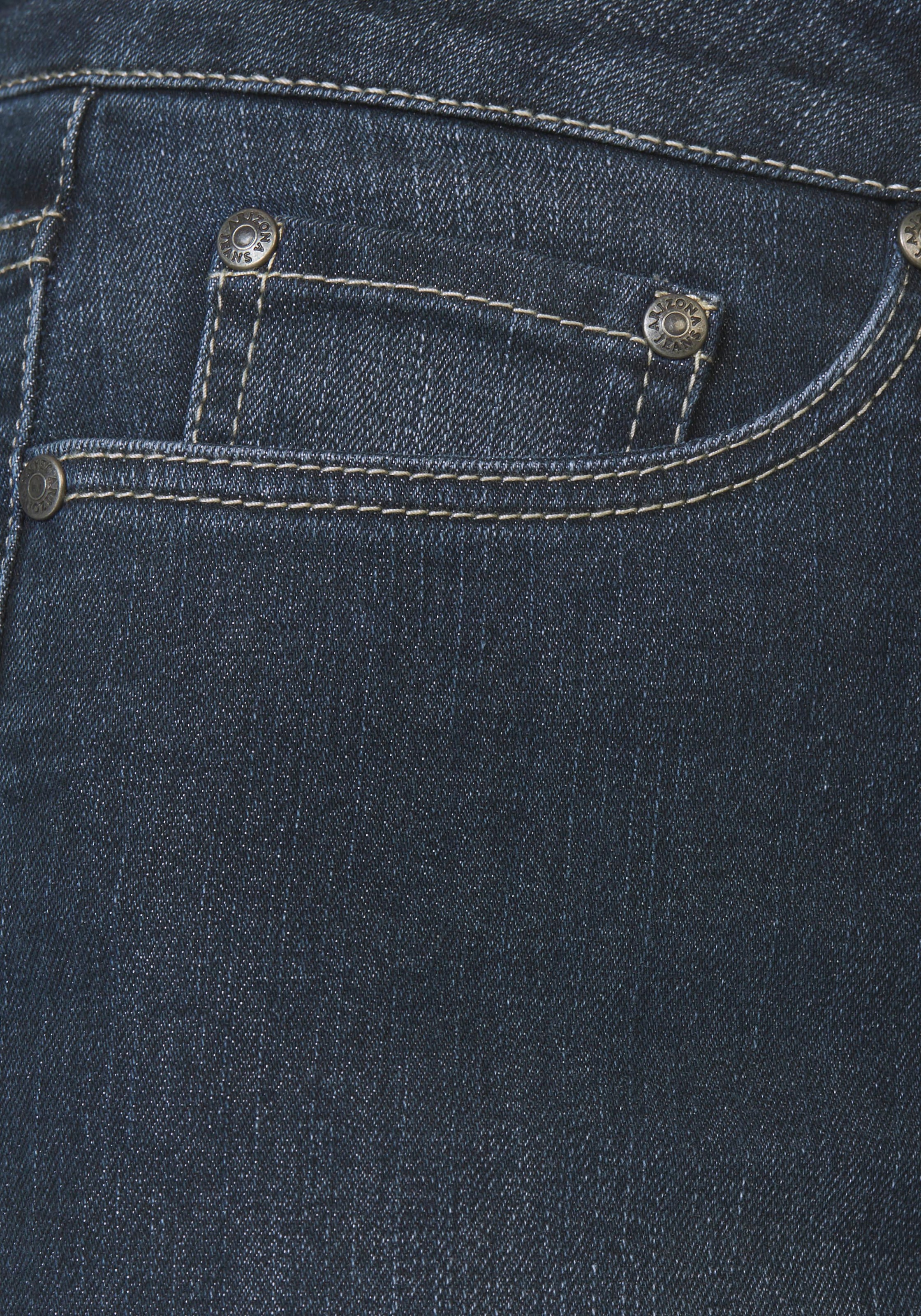 Arizona Caprijeans »mit Schlitz am Saum«, schmale Passform,  mit stylischen Nieten,  hohe Taille