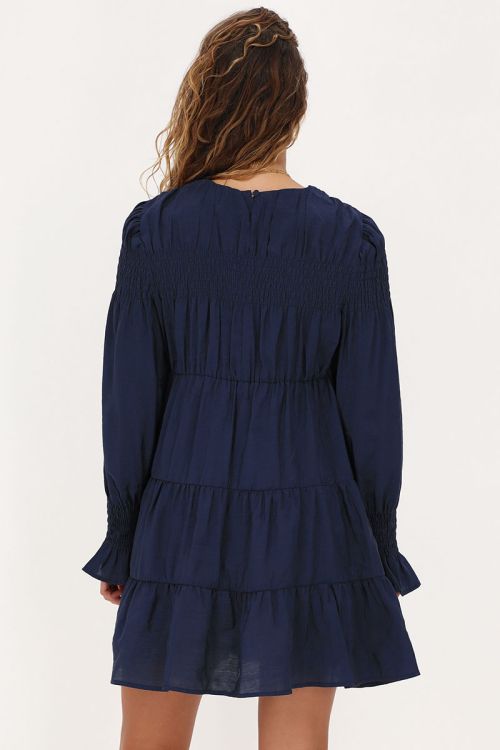 Donkerblauwe jurk met plooien & ruffle mouwtjes