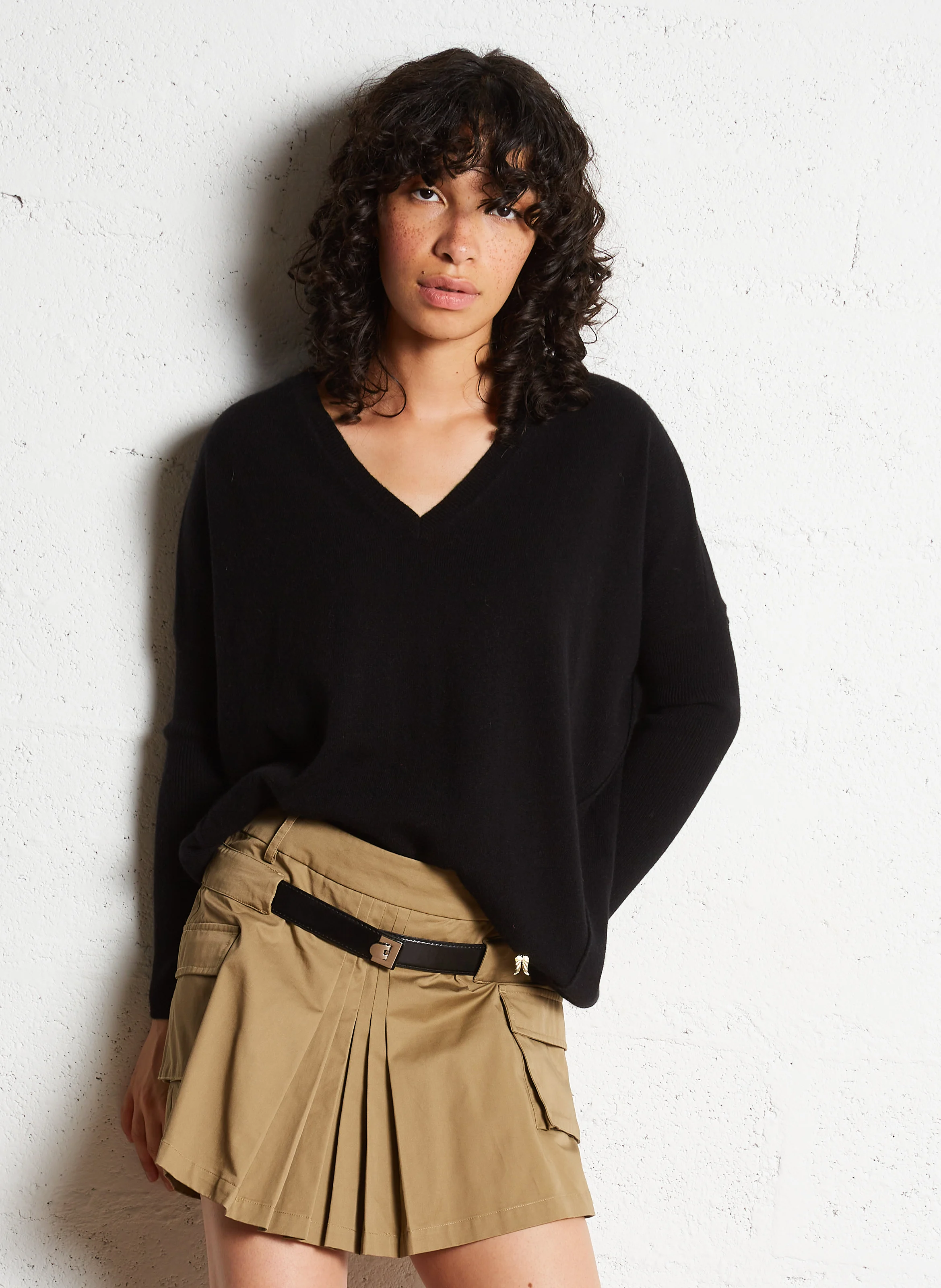 AMYEVERYDAY - Pull col V en cachemire | Noir