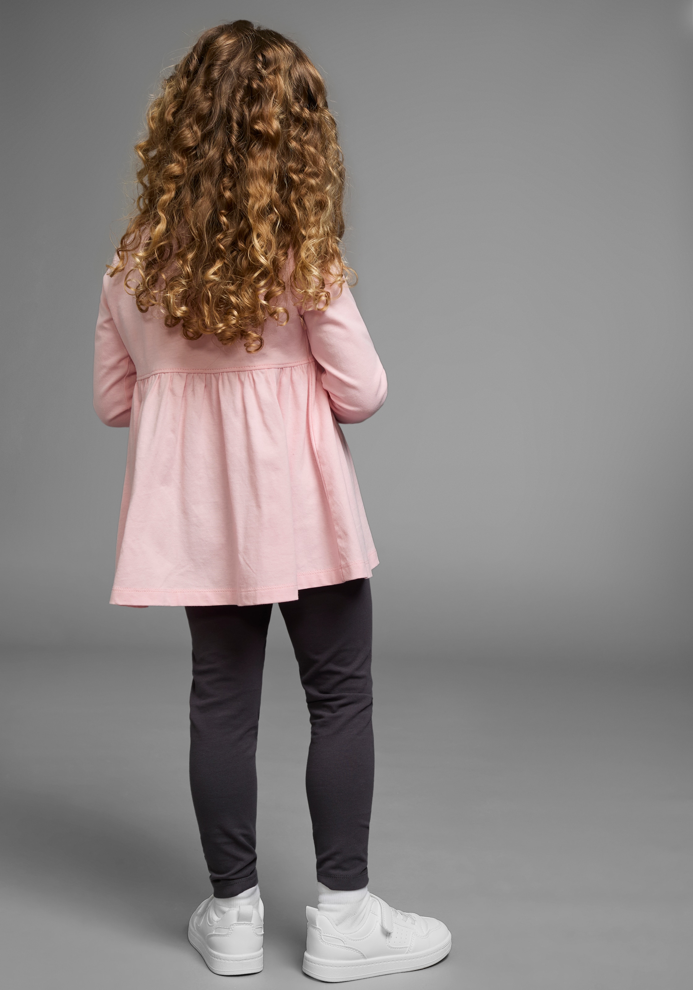 KIDSWORLD Langarmshirt & Leggings »2tlg. Set Shirt + Leggings mit schöner Paillettenapplikation«, 2 Süsses Outfit für kleine Mädchen