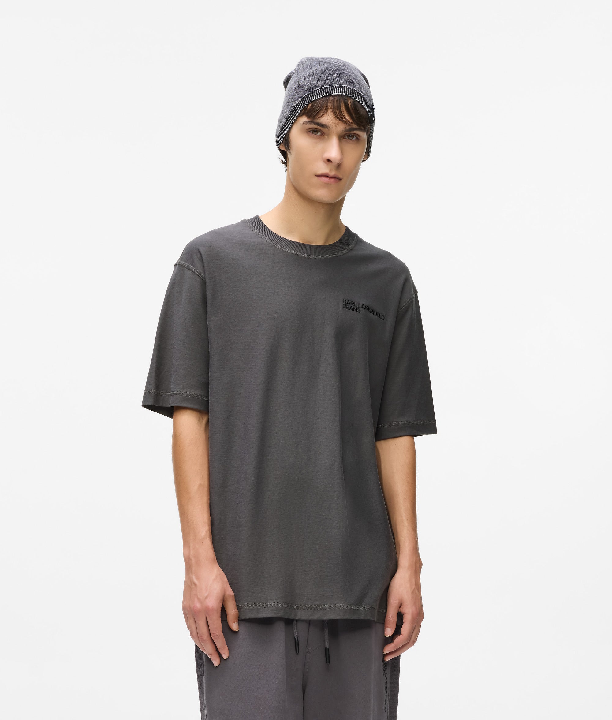 T-shirt met binnenkant naar buiten