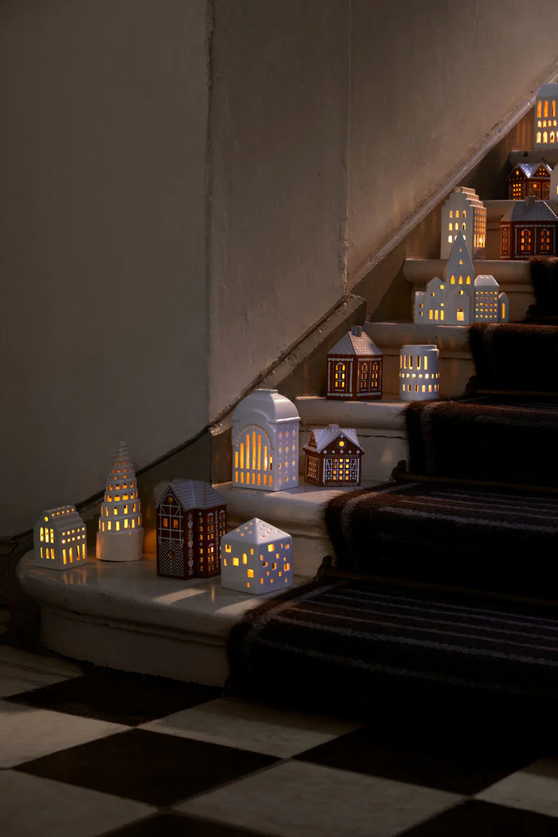 Kähler  Gingerbread Lyshus Julestald, brun - H11.5 cm.
