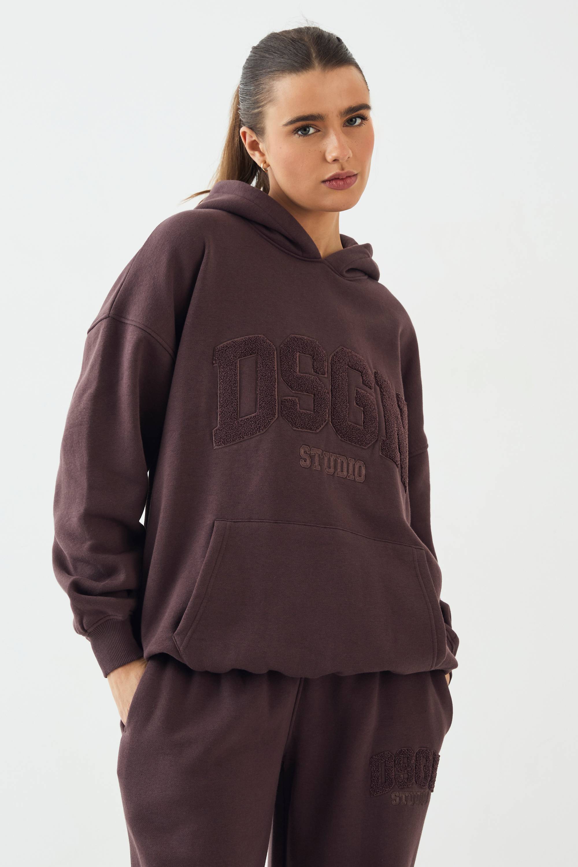 Sweat à Casynthétiqueche Oversize DSGN Studio avec Appliqué Éponge