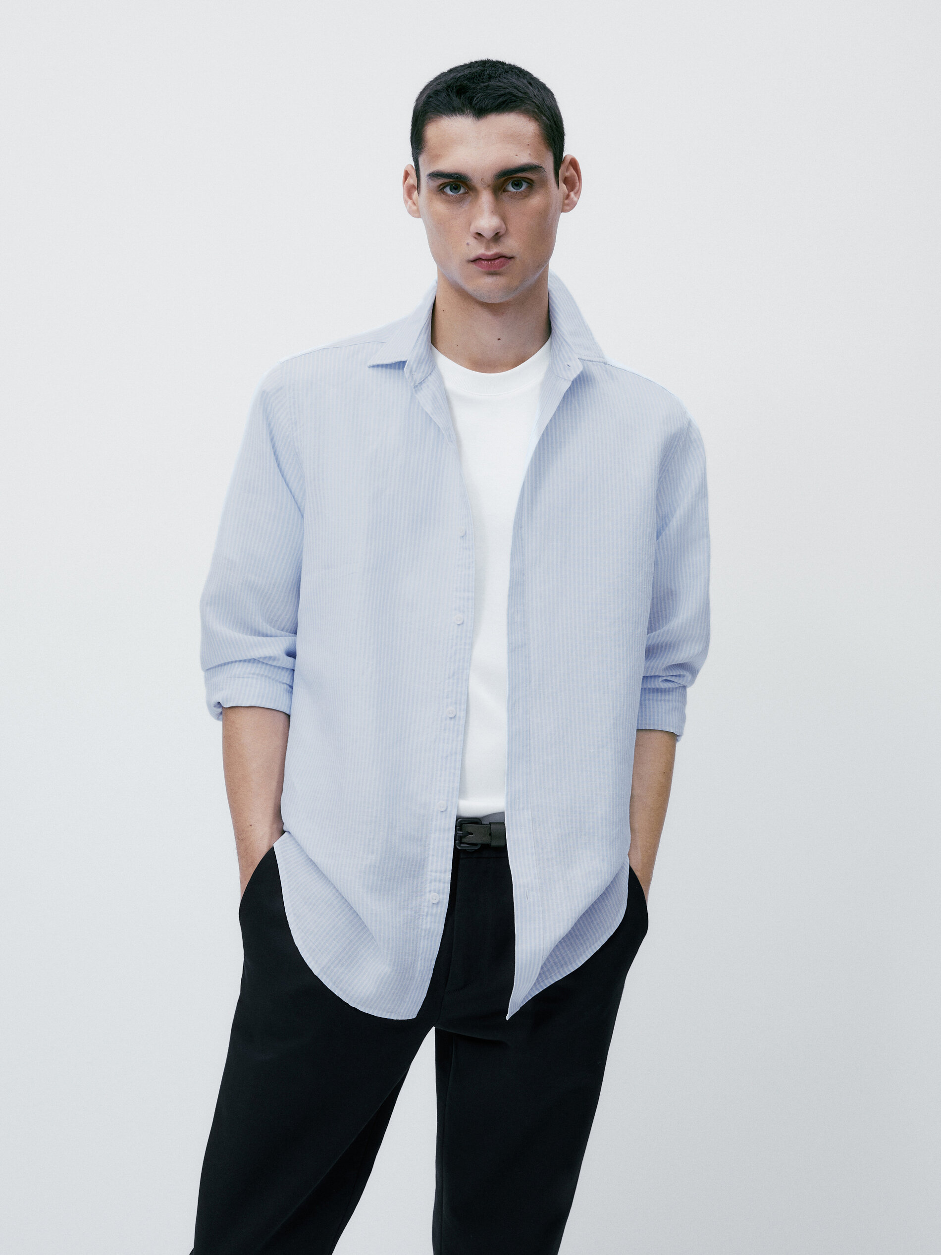 Camisa listrada em linho e algodão, modelagem slim - Azul claro