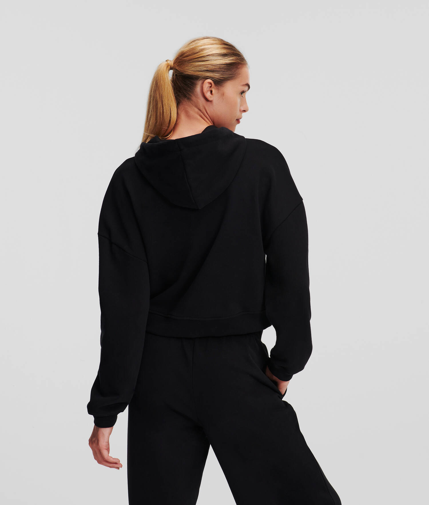 SWEAT À CAPUCHE ZIPPÉ AVEC LOGO ESSENTIAL
