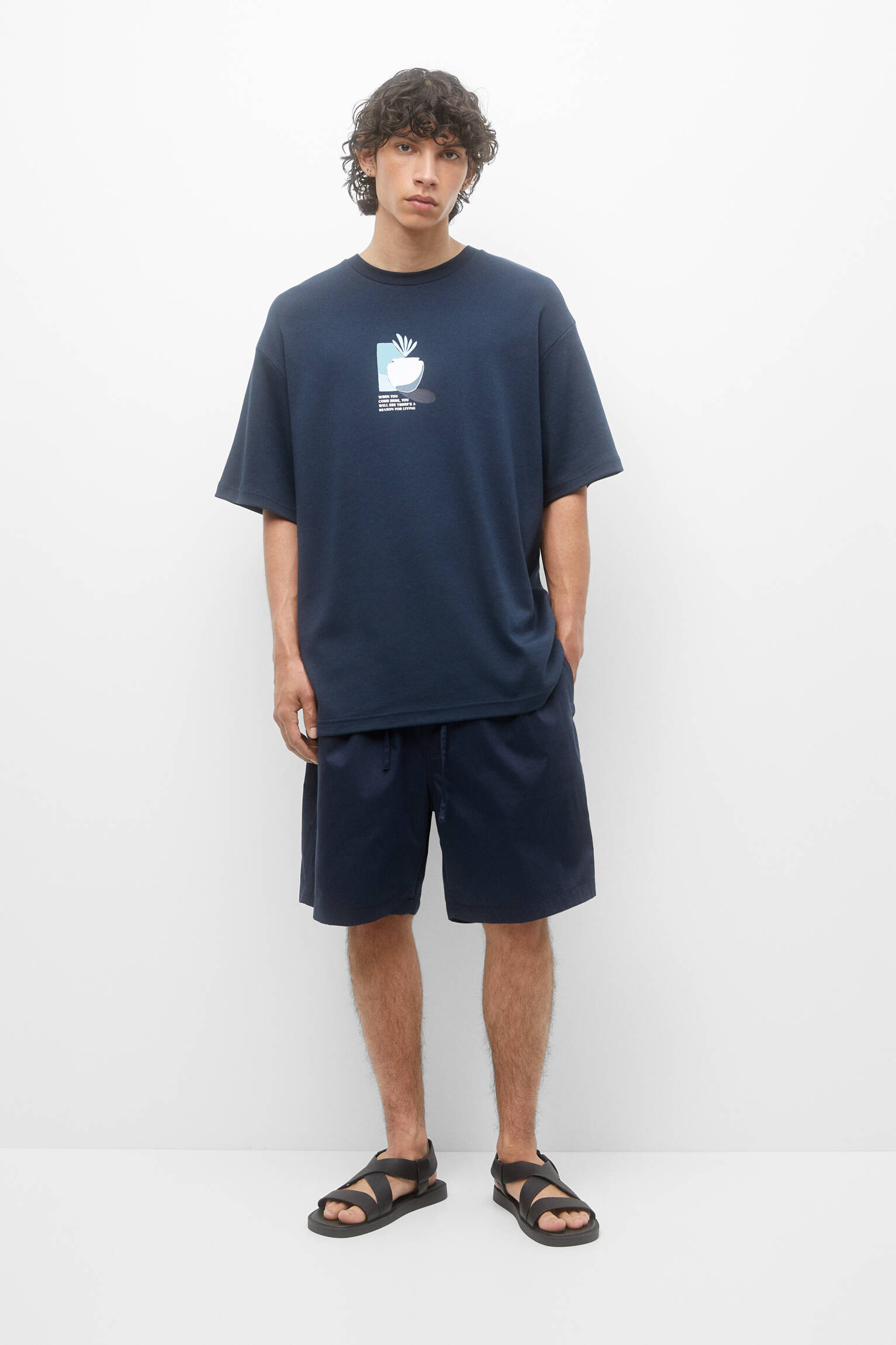 CAMISETA DE LÃ COM ESTAMPA - AZUL MARINHO