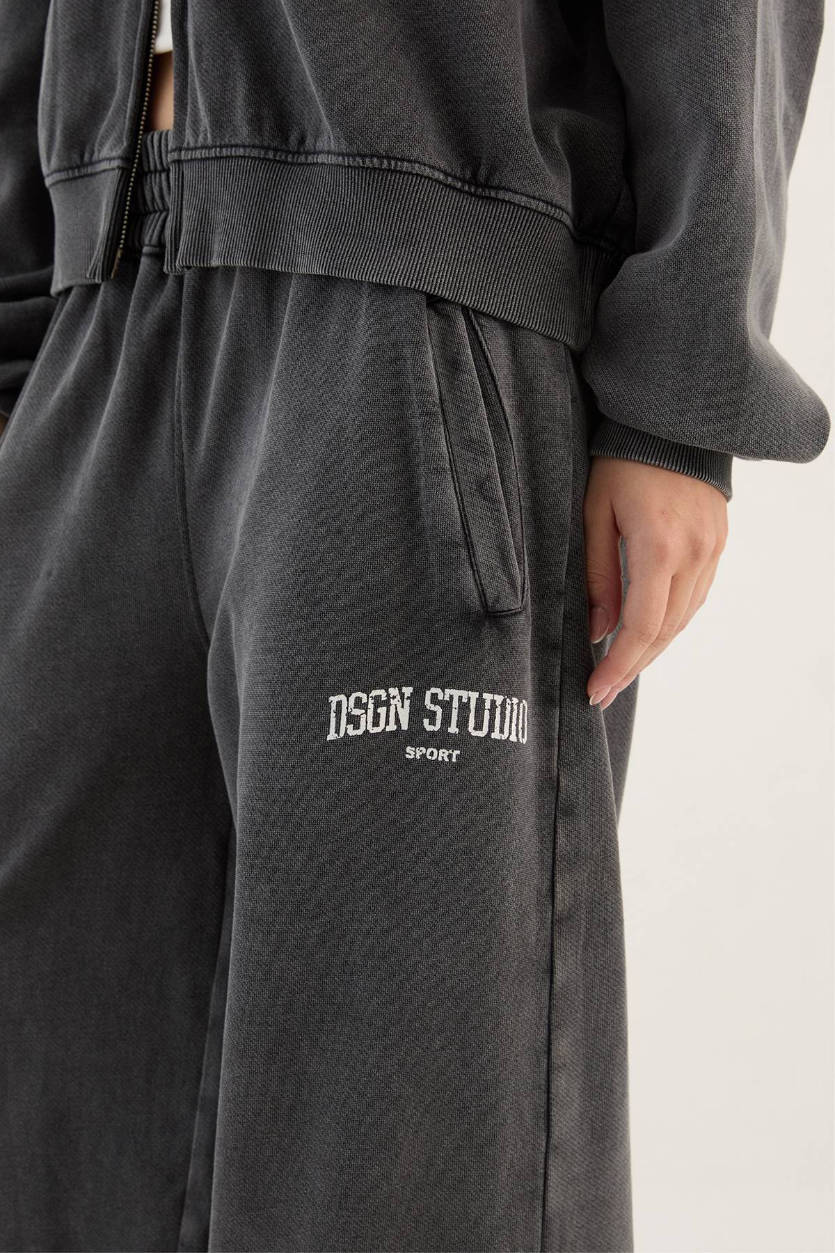 Jogger Droit Imprimé Collégial Dsgn Studio