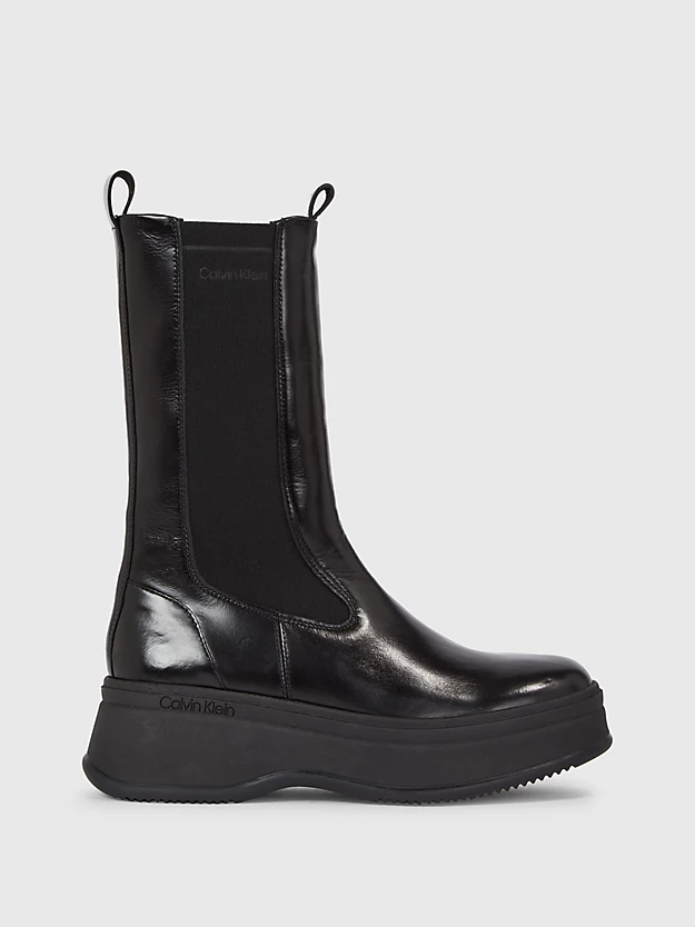 Botas de cano curto com salto plataforma em couro