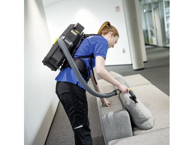 Kärcher Professional Akku-Trockensauger BVL 5/1 Bp, Solo Leistungsstarker und strapazierfähiger, kabelloser Rucksackstaubsauger für Reinigungsarbeiten auf engstem Raum
