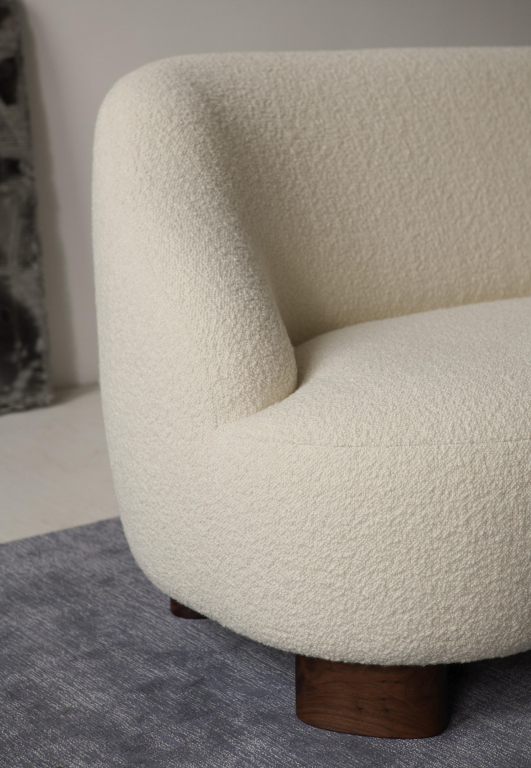 &tradition Margas LC3 sofa zwart onderstel Karakorum 001