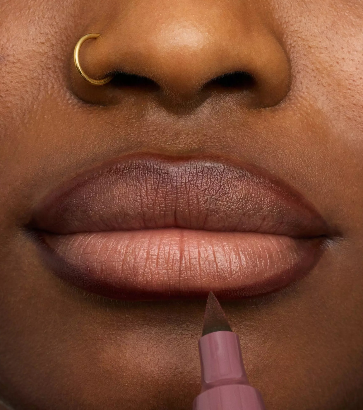 essence - Delineador de lábios de longa duração Line n'Satain - 03: Make A Mauve