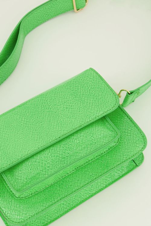 Felgroene schoudertas met croco design