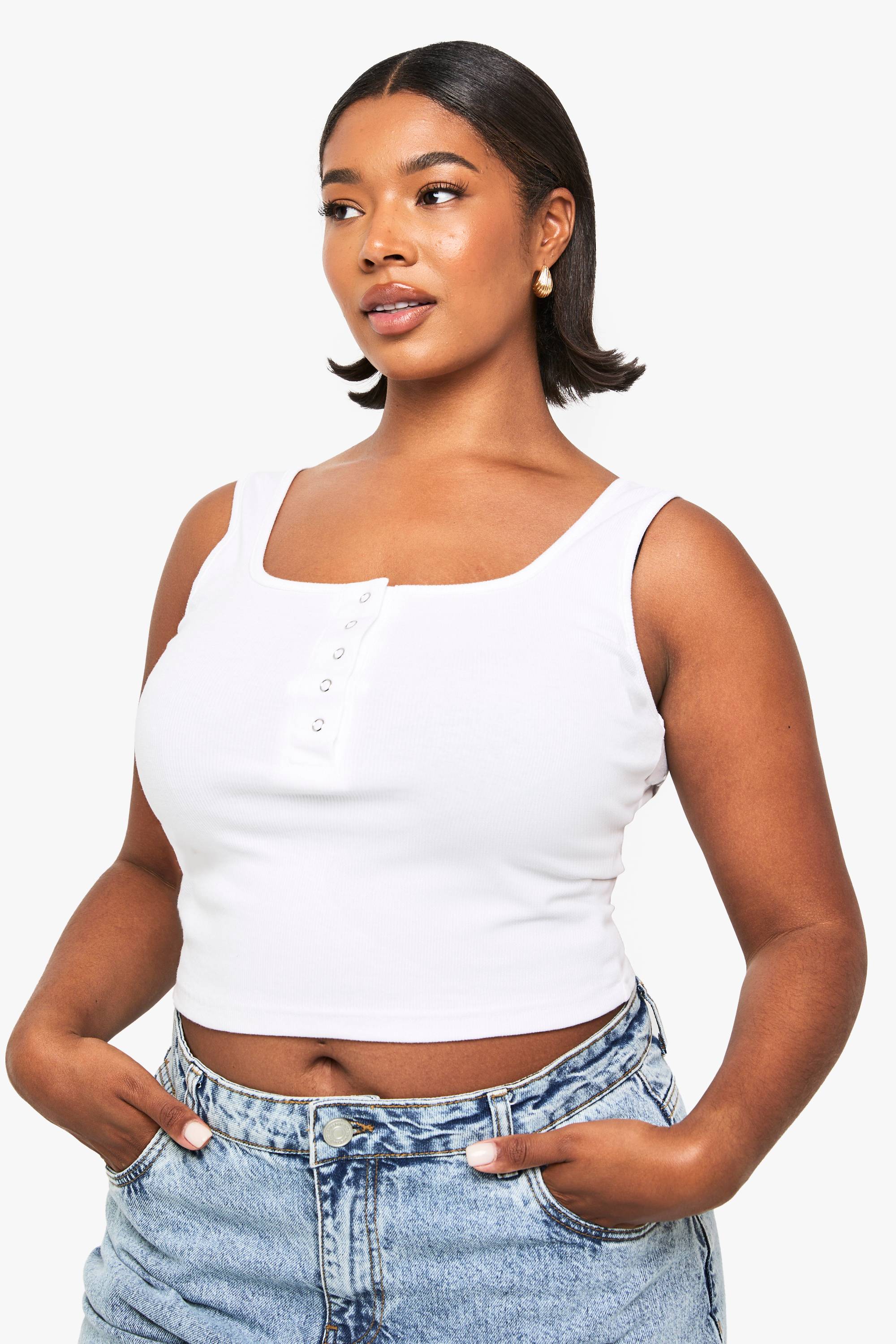 boohoo Débardeur Court À Encolure Échancrée Avec Détail Boutons Décoratifs