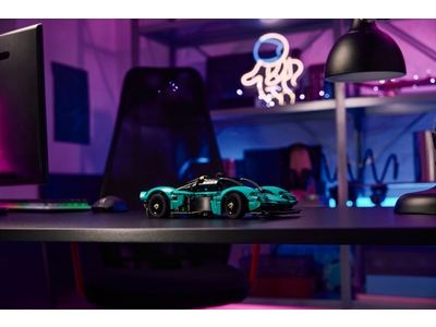 LEGO Aston Martin Valkyrie (42208)
