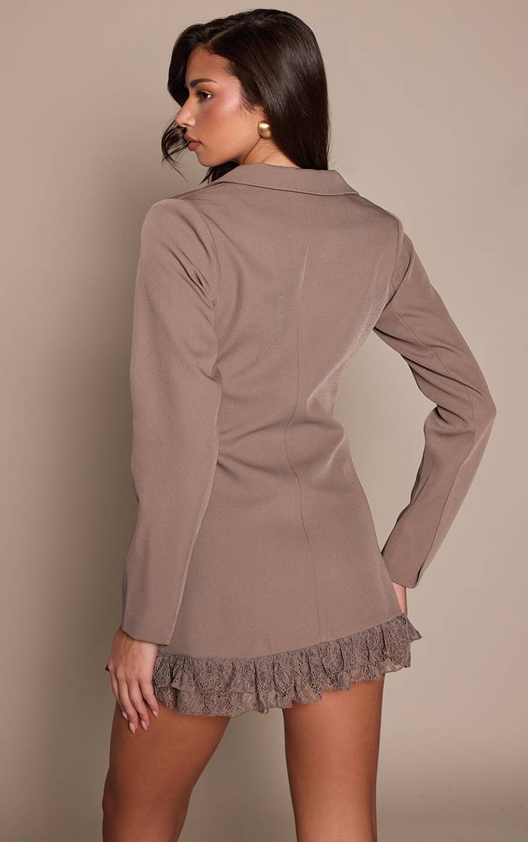 Champignon Robe Blazer Ajustée En Tissu Tissé Avec Volants Contrastés