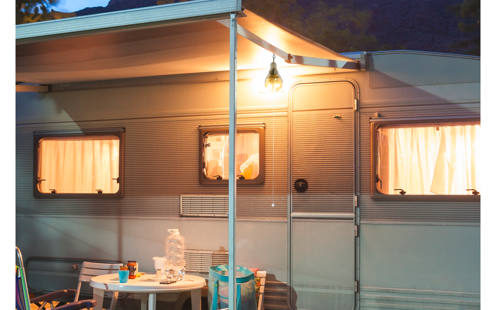 Grundig LED Solarlampe / Solarbirne mit Aufhängehaken