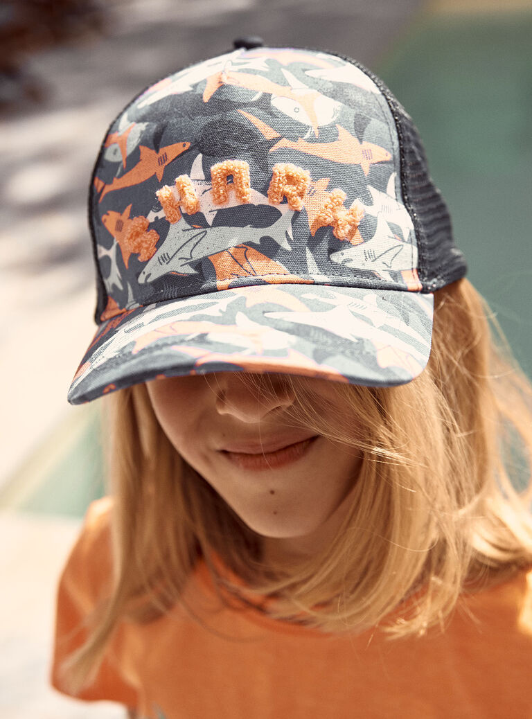 Casquette bleue à imprimé requins