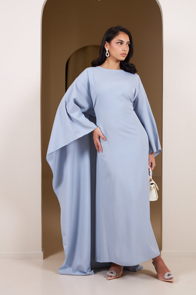 Robe bleue ample à manches chauves-souris ceinturée
