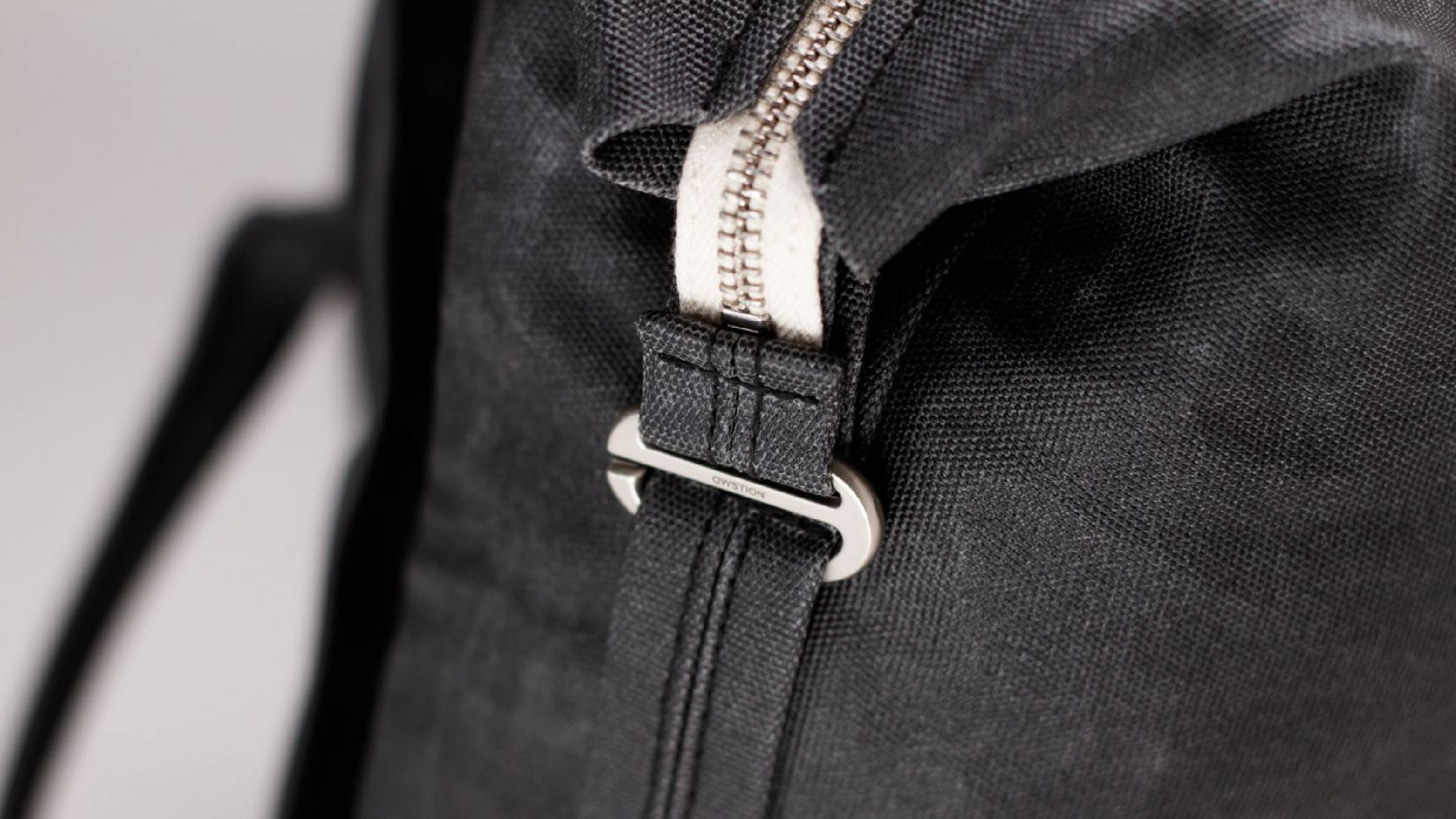 Qwstion Bananatex Zip Pack Waxed Black