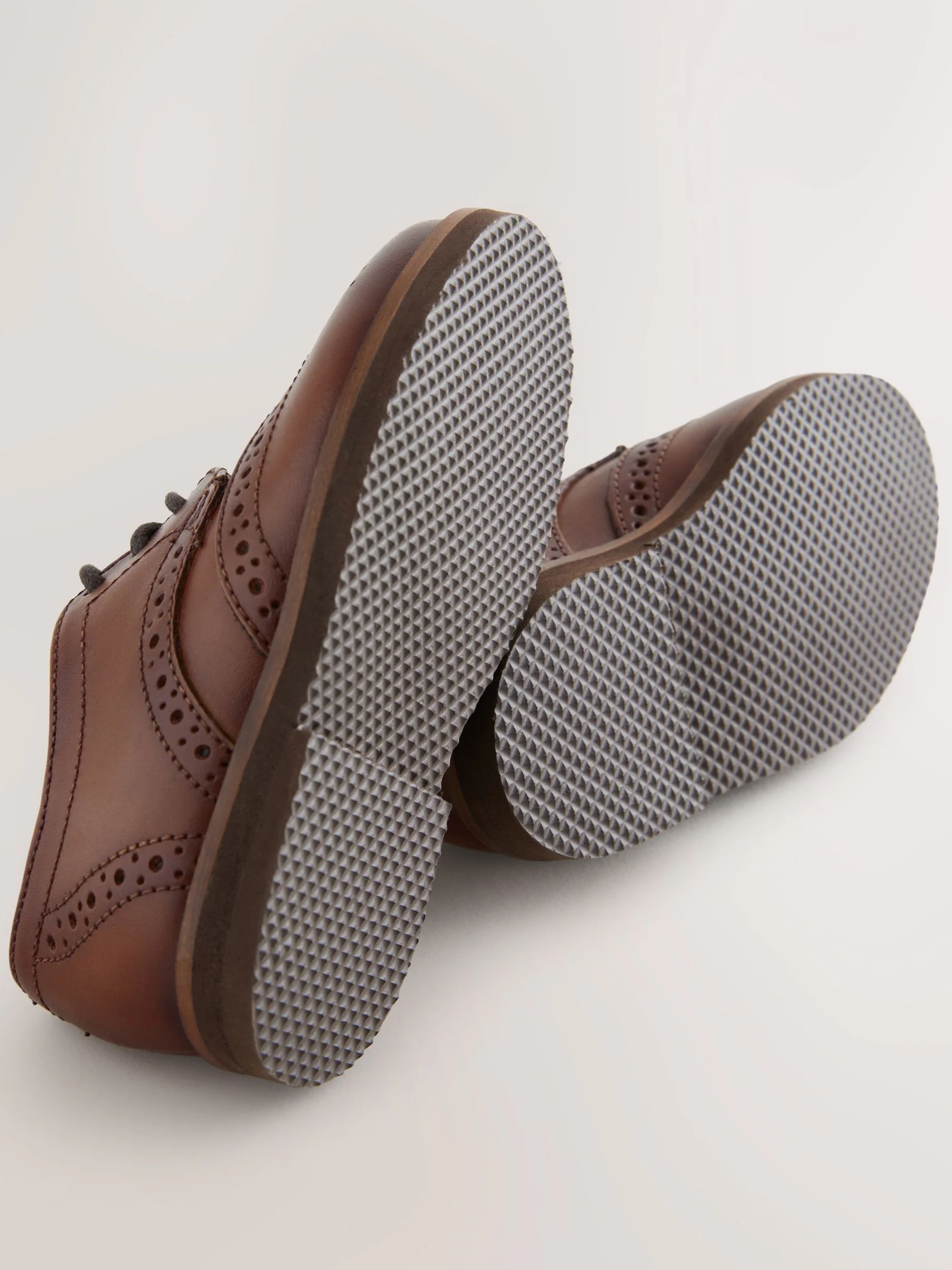 Lichtbruin - Modieuze brogues van leer