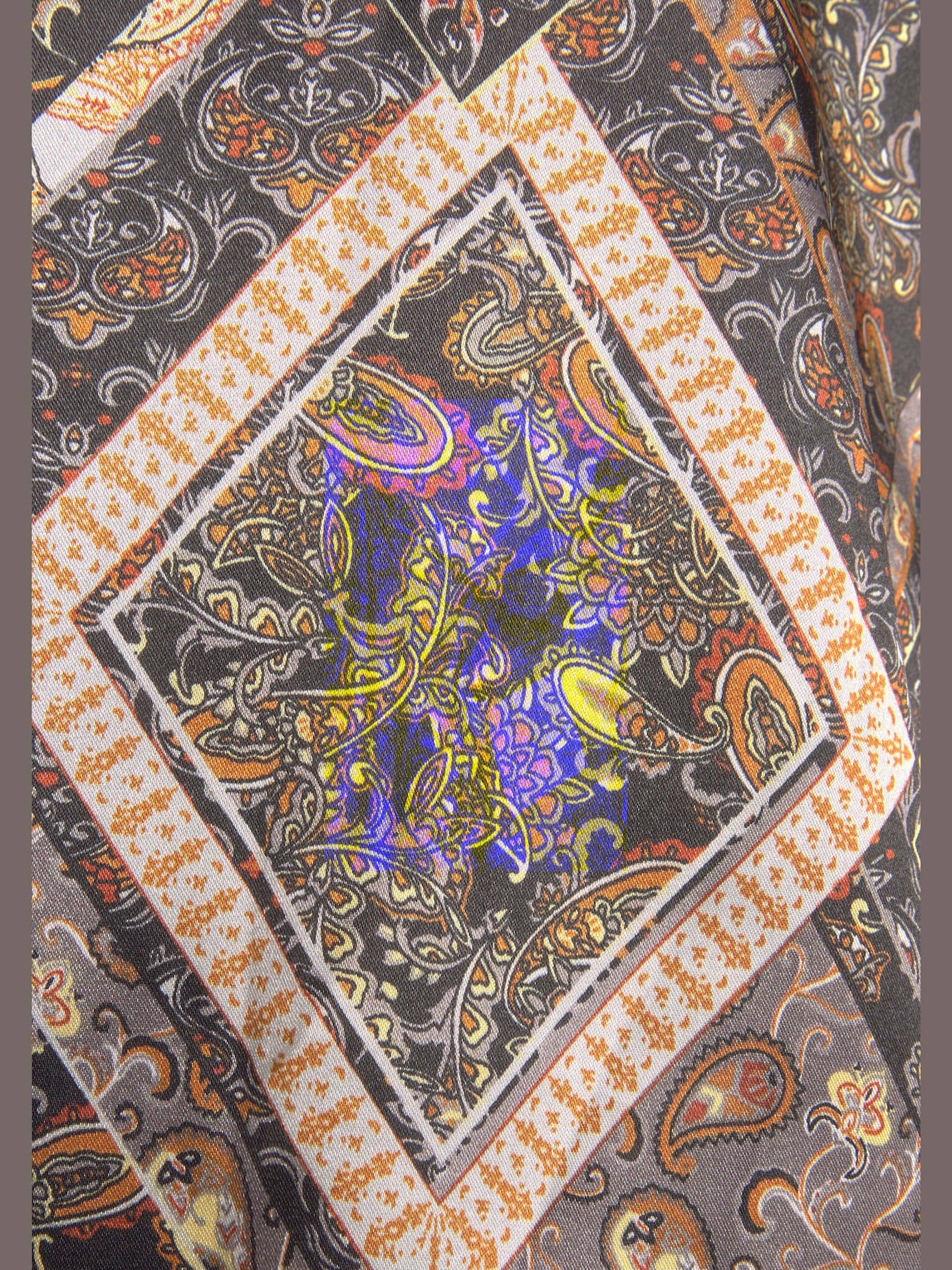 Pyjama en satin classique avec élégant motif paisley