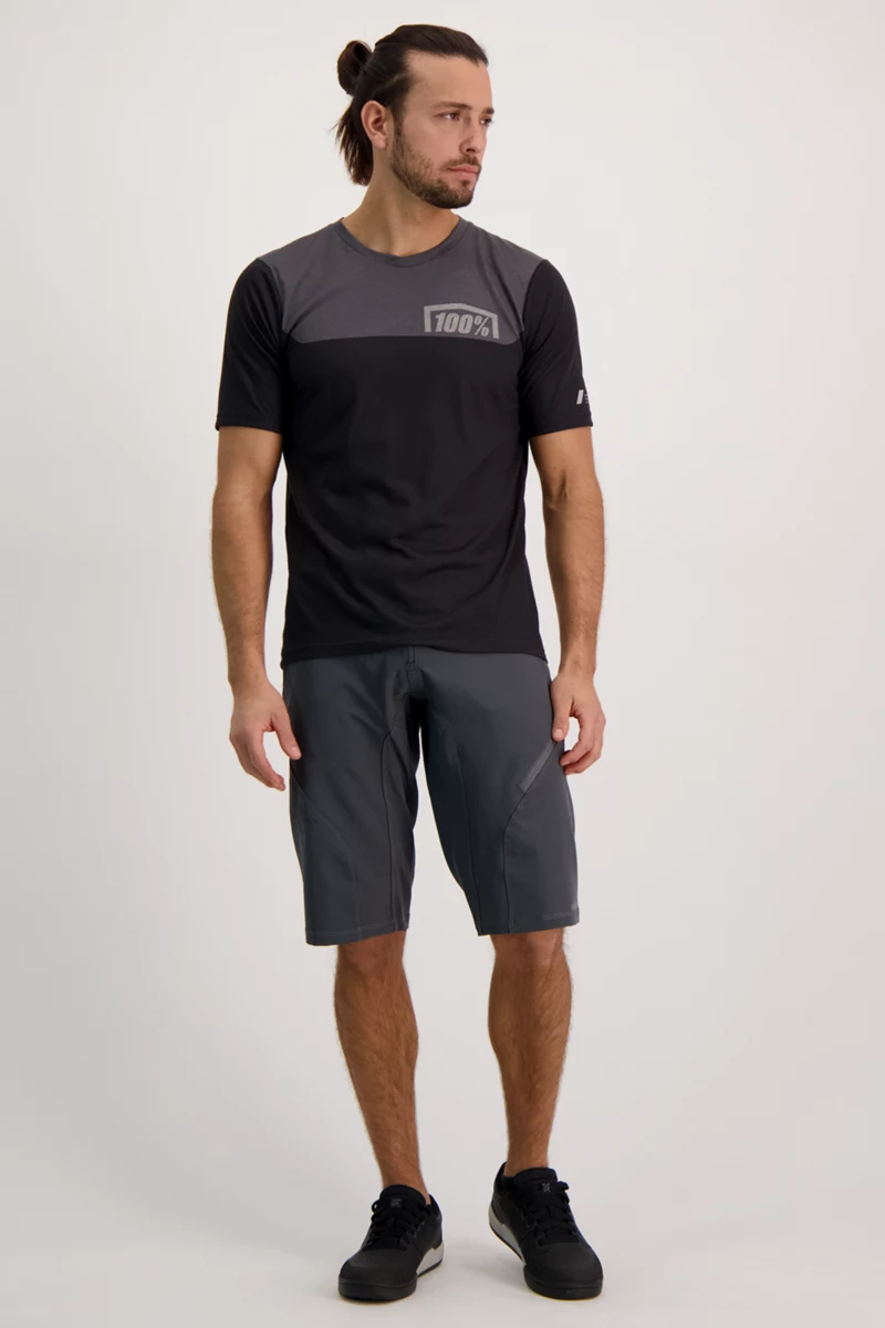 100 PERCENT Airmatic Herren Short