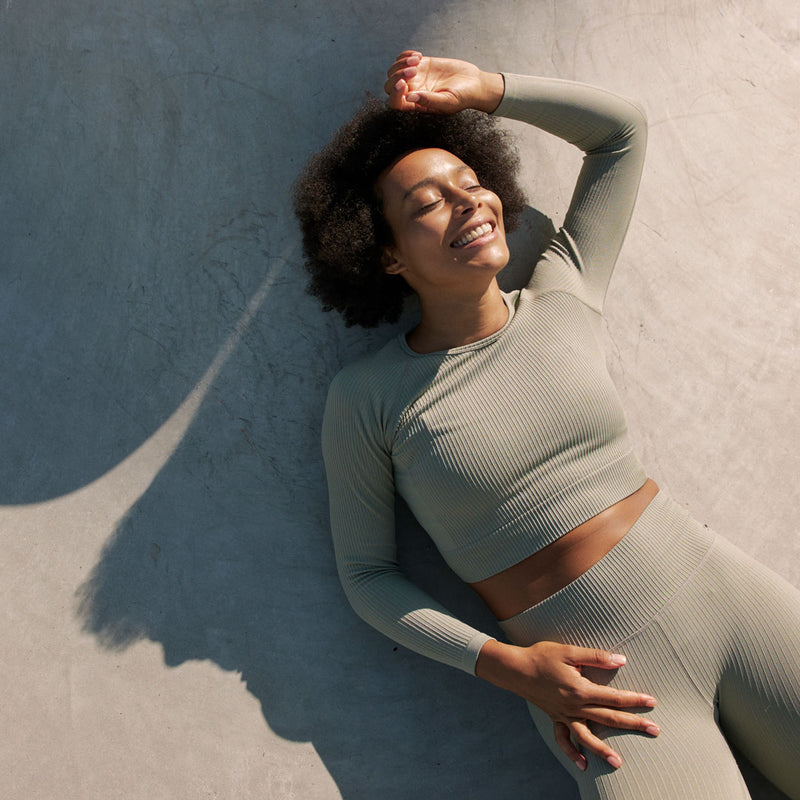 Geripptes Sportshirt langarm Damen aus recyceltem Polyamid Pastelllila
