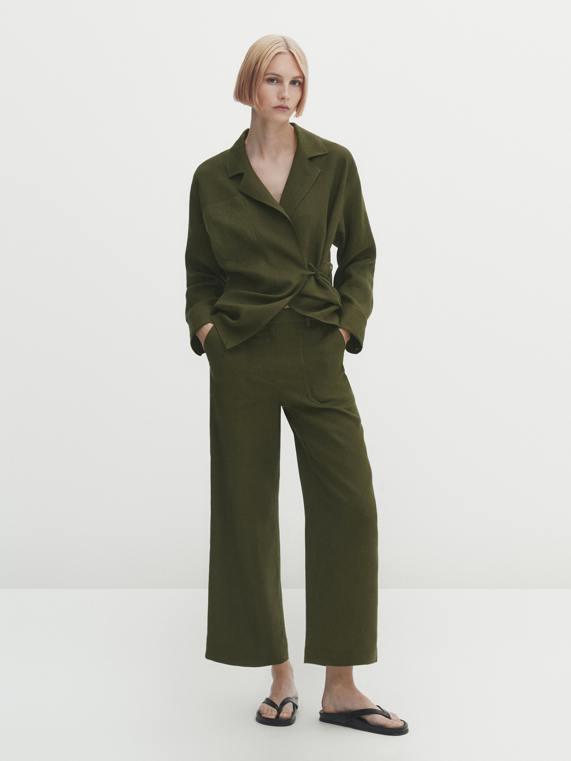 Calça cropped 100% linho com bolsos - VERDE