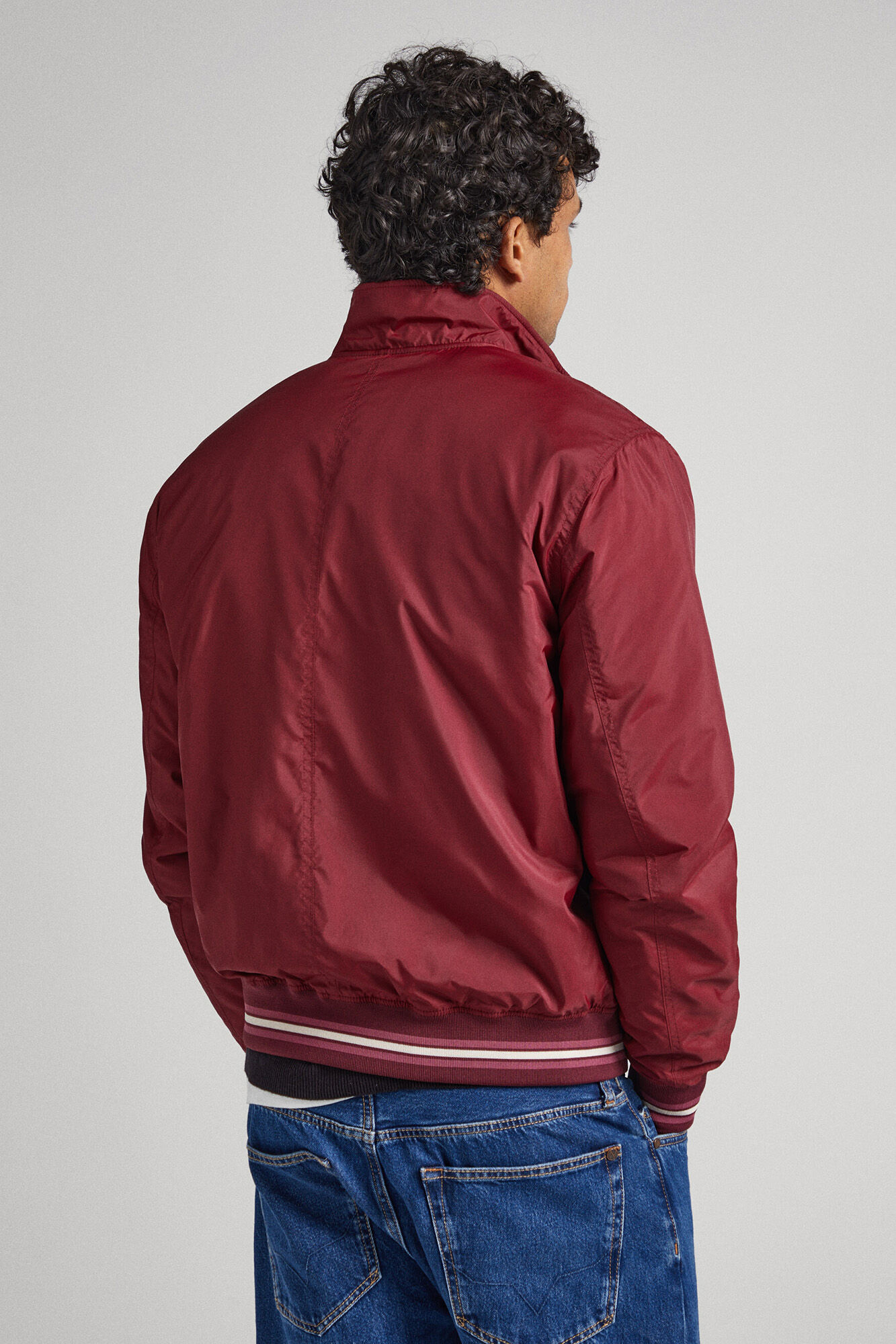 Jaqueta bomber reciclada e tingida