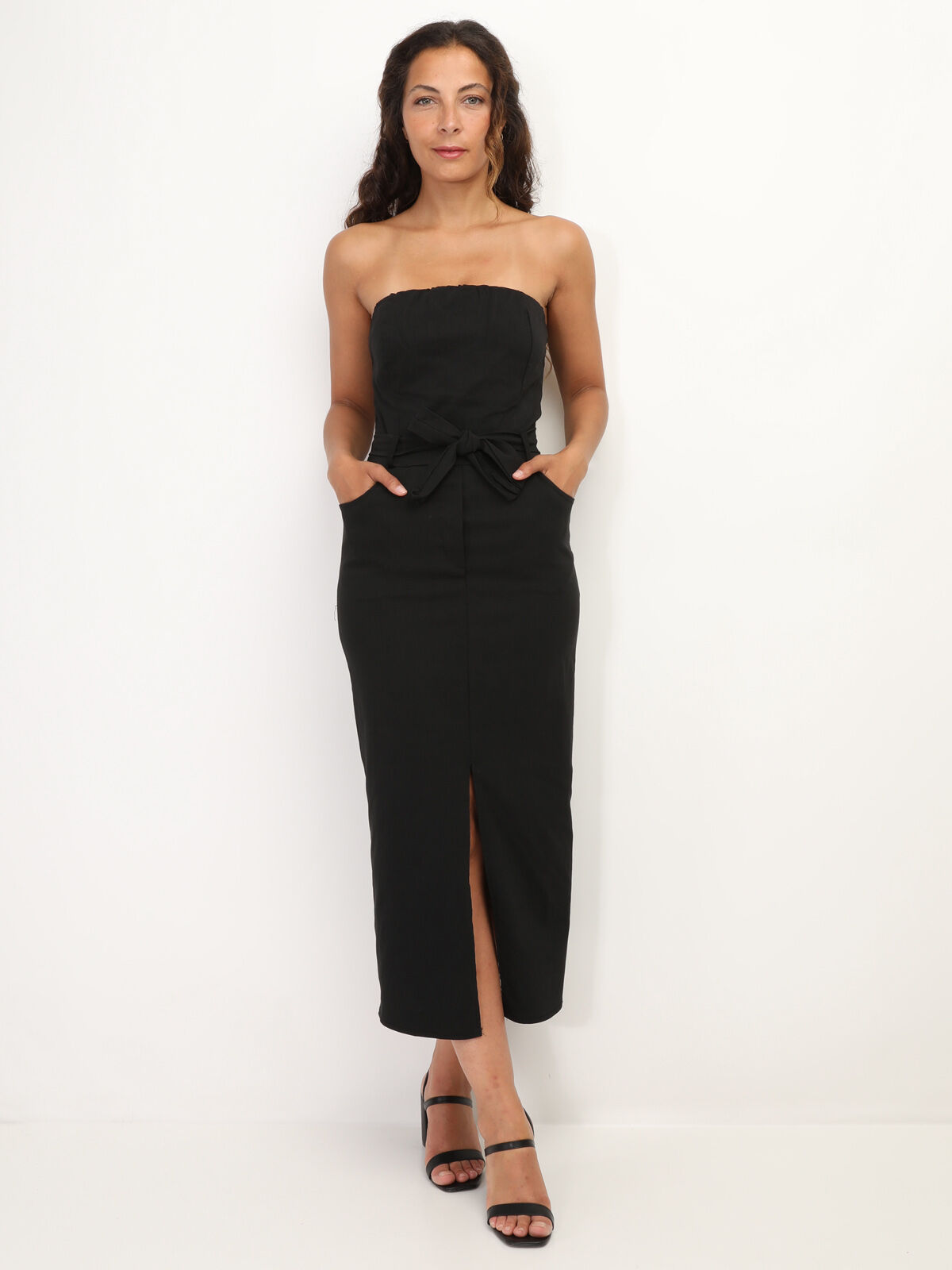 Robe bustier ceinturée à fente- Noir
