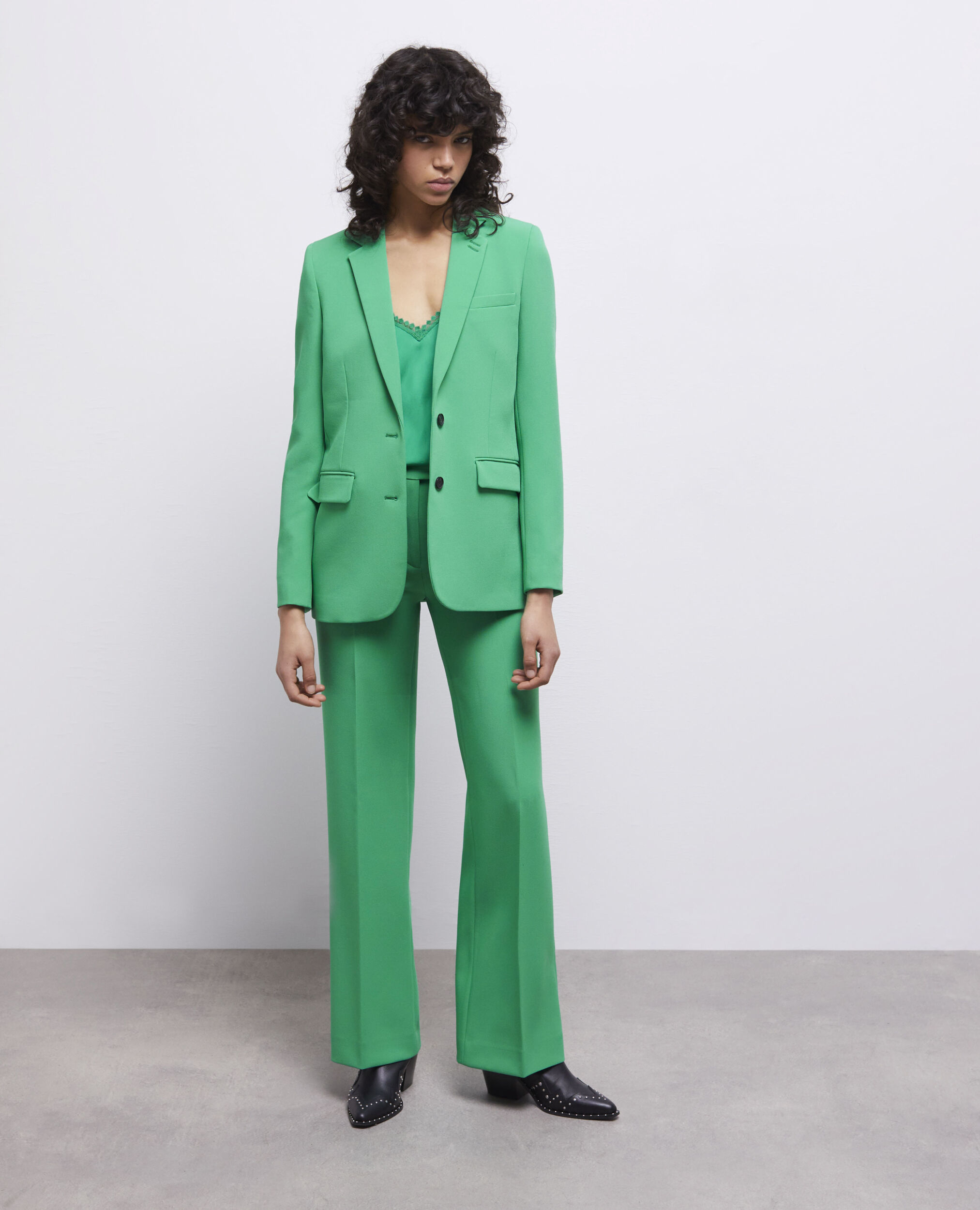 Pantalon tailleur vert en crêpe