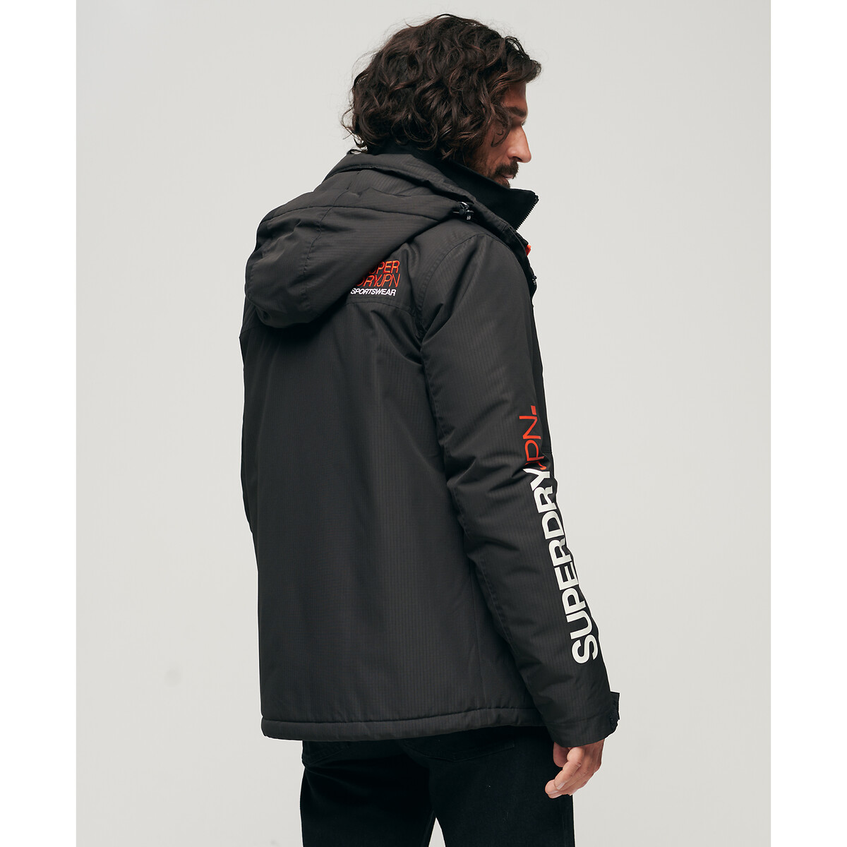 SUPERDRY<br>Corta-vento com capuz