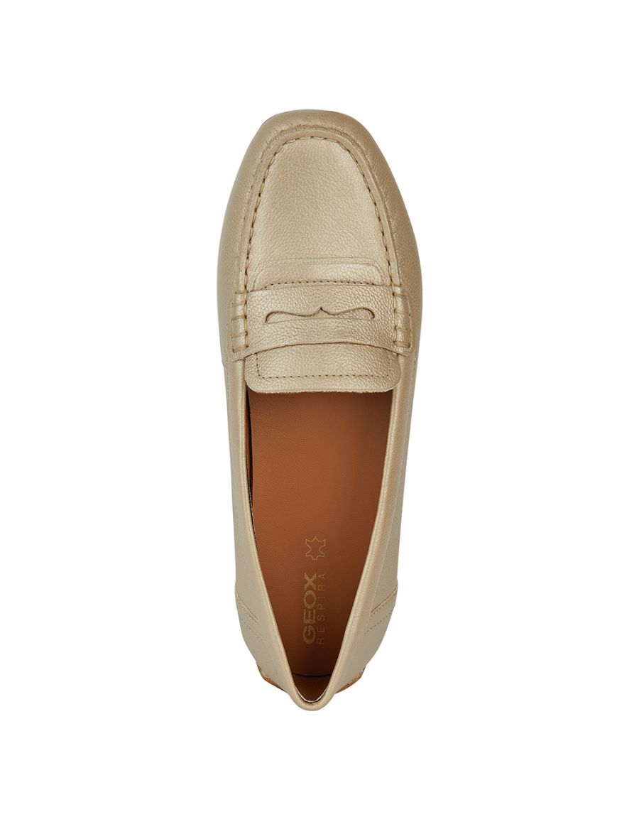 Mocassins cuir or pâle