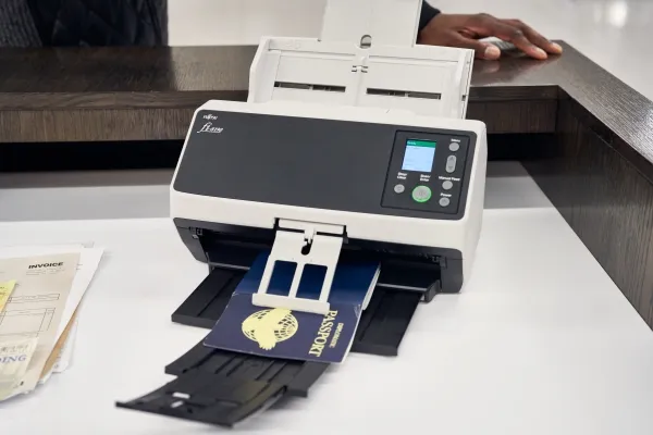 Ricoh fi-8190 - Dokumentscanner - Dual CIS - Duplex - 216 x 355.6 mm - 600 dpi x 600 dpi - op til 90 ppm (mono) / op til 90 ppm (farve) - ADF (100 ark) - op til 13000 scanninger pr. dag - USB 3.2 Gen 1, Gigabit LAN