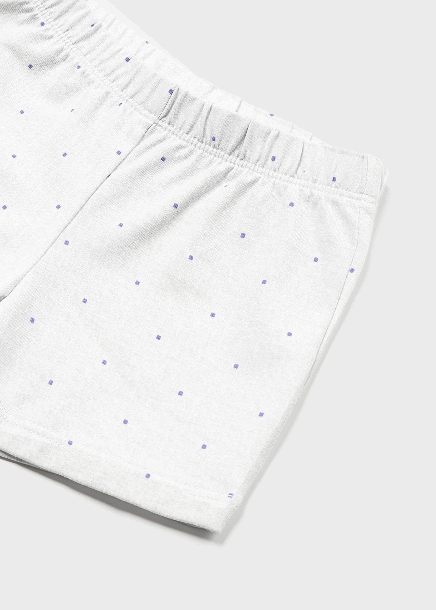 Conjunto de 4 peças em algodão sustentável para recém-nascidos.