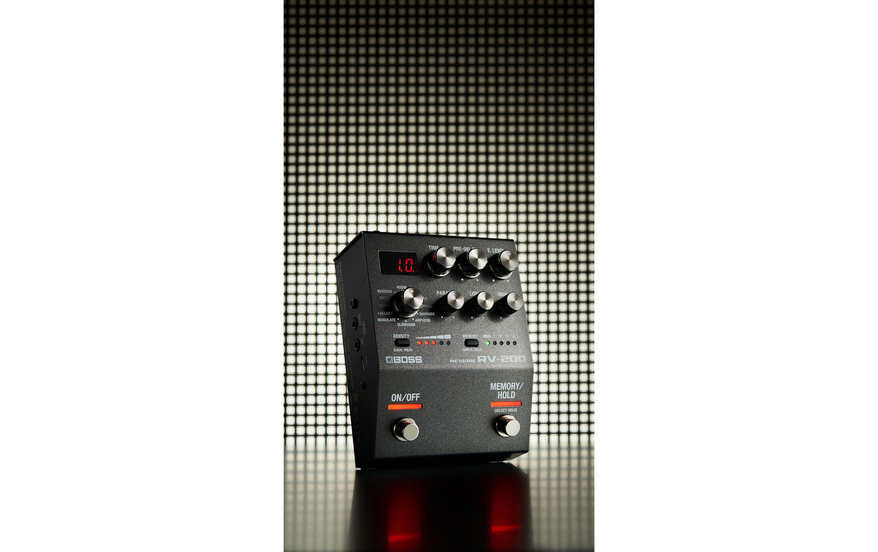 Effektgerät RV-200<br>12 inspirierende Reverb-Effekte und ausdrucksstarke Performance-Tools in einem vielseitigen Pedal