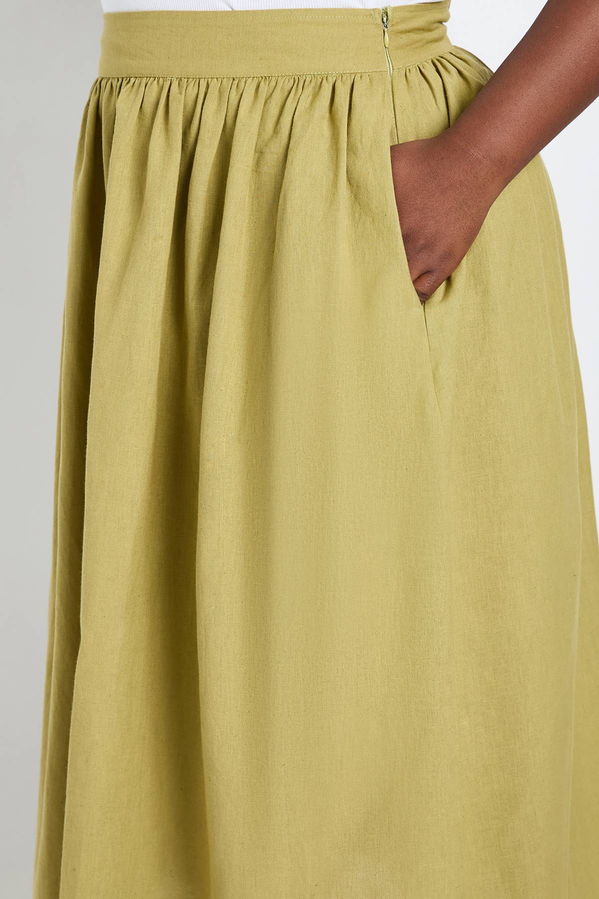 boohoo Jupe Midaxi À Poches En Lin Grande Taille