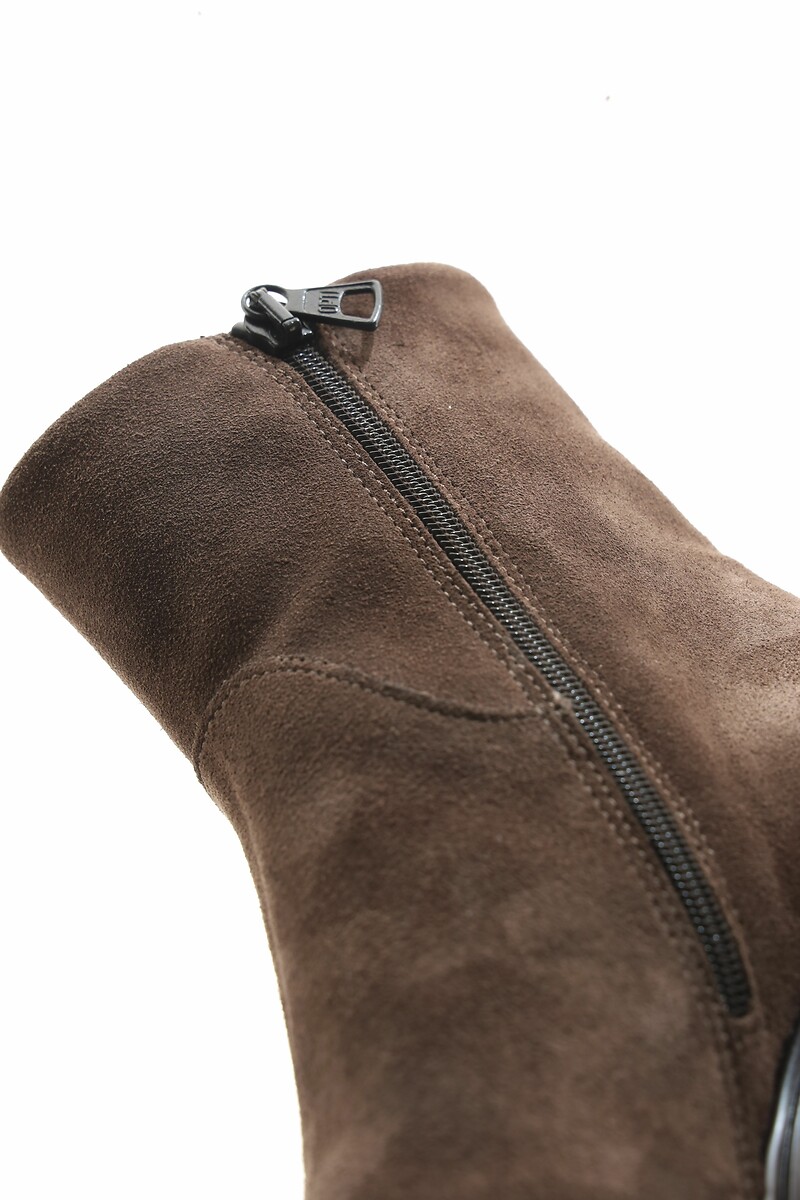 MJUS<br>Botas de camurça de cano médio com bico fino
