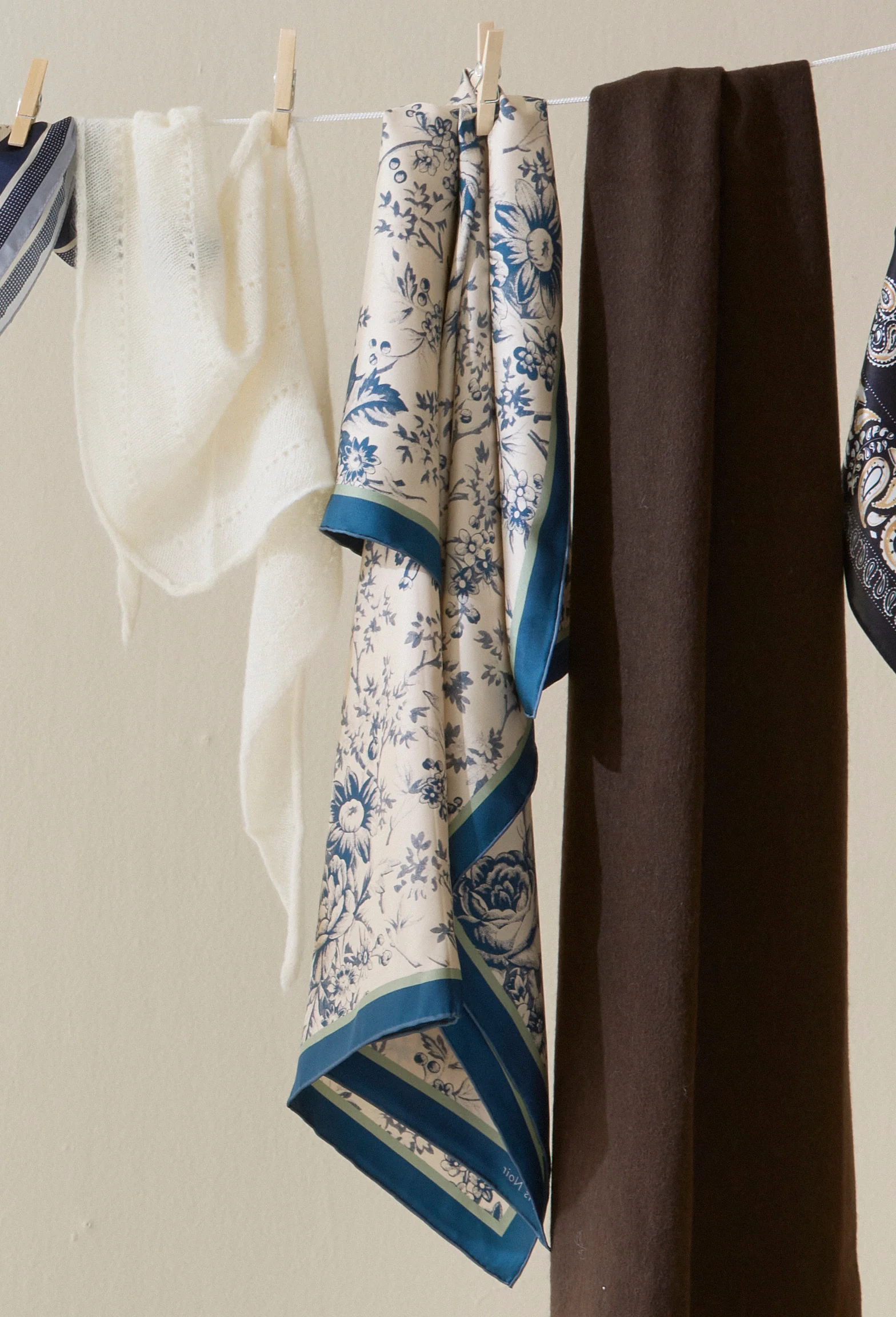 Tapis Noir  Classical Blue Toile silketørklæde - blå
