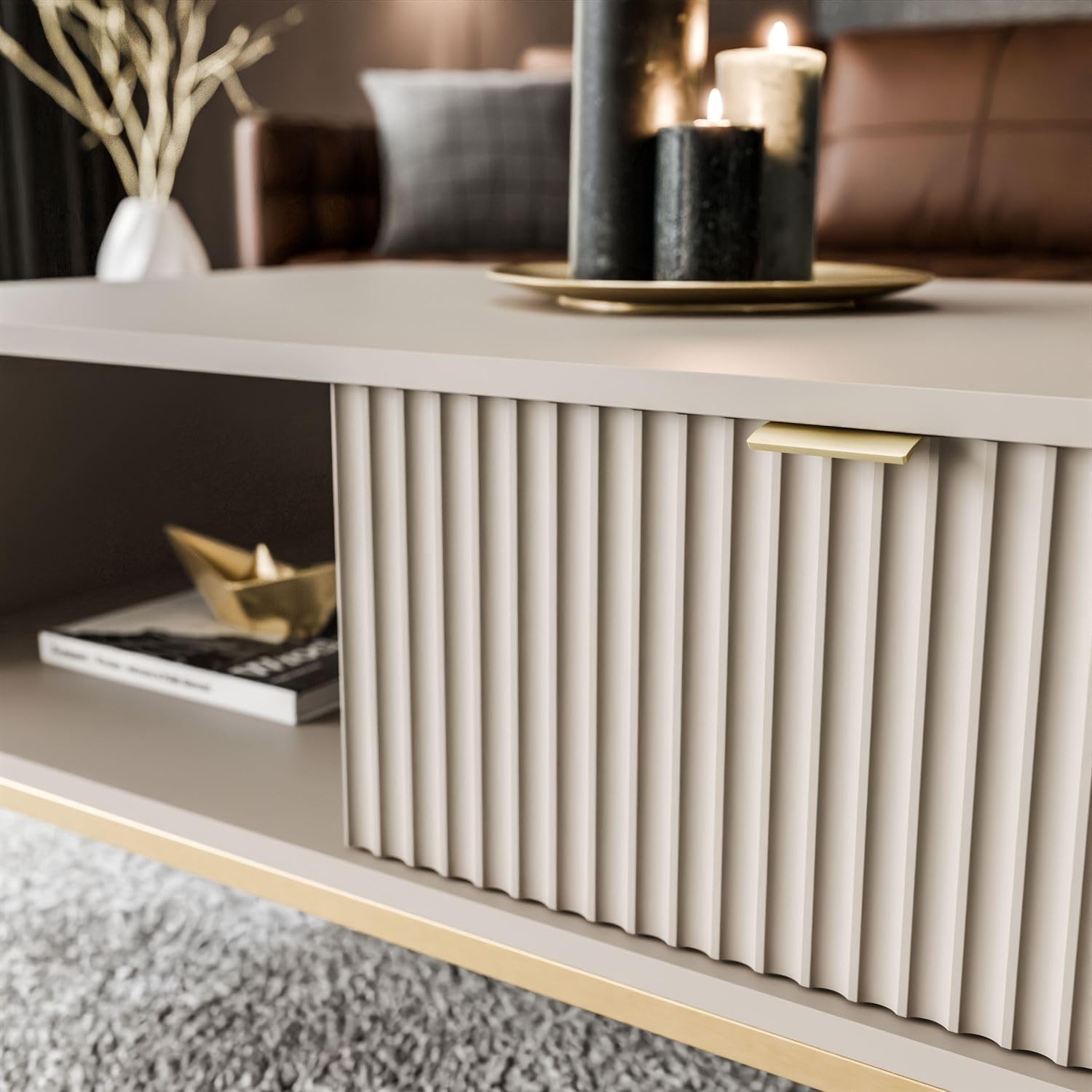 Lookway Couchtisch Cortado Gold L-104 – eleganter Wohnzimmertisch mit Schublade, geriffelte Fronten, goldfarbenes Metallgestell, 104×46×68 cm (Kaschmir)