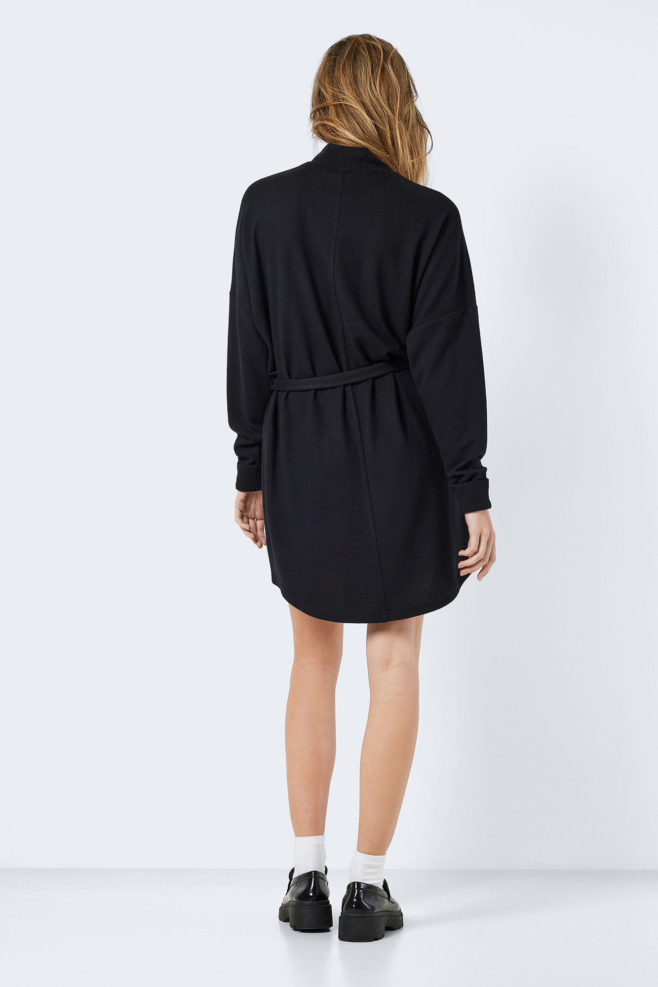Vestido de malha com gola alta