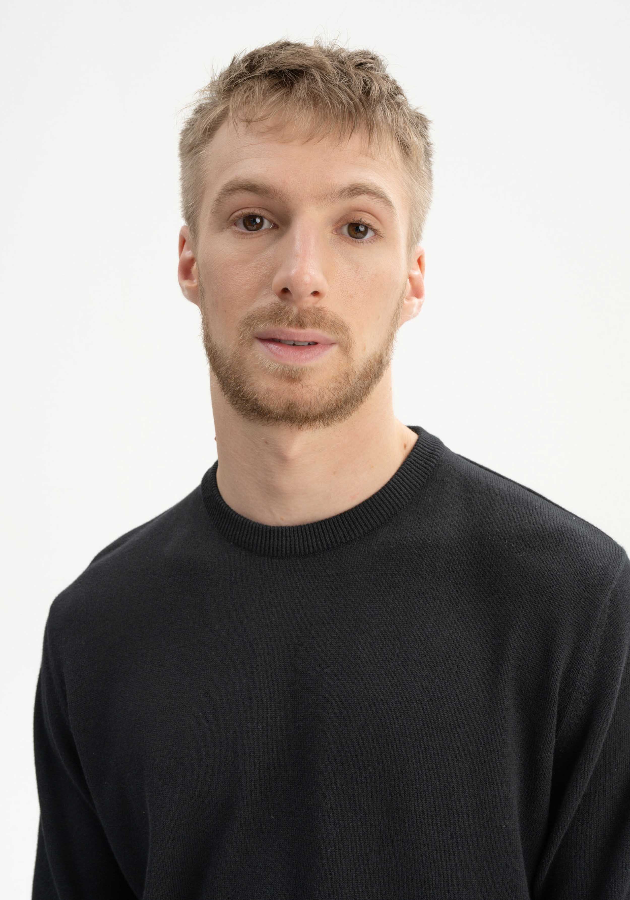 Mela Feinstrickpullover Himal Schwarz