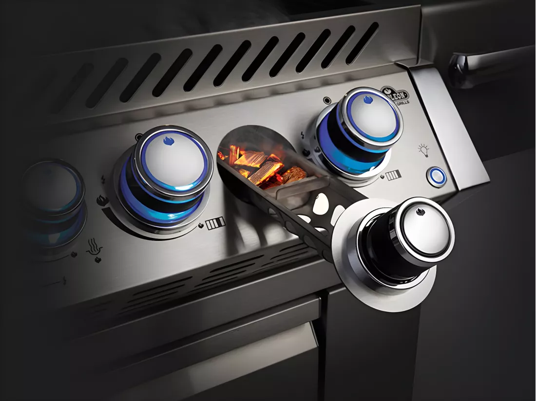 Barbecue à gaz Prestige Pro 825 4 brûleurs + 2 Sizzle Zone + brûleur arrière + fumoir - Napoleon