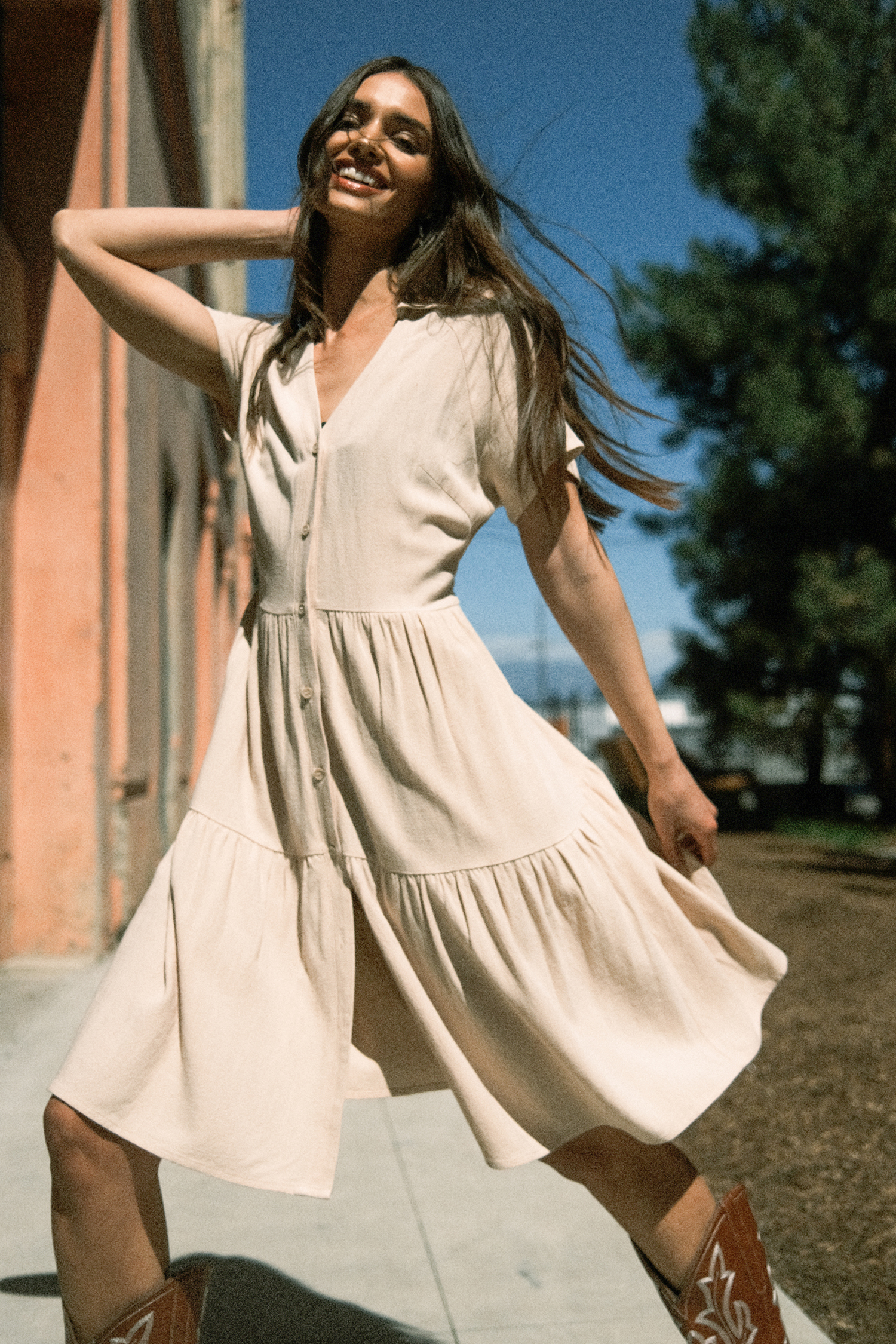 Robe chemise mini à boutons sur le devant beige