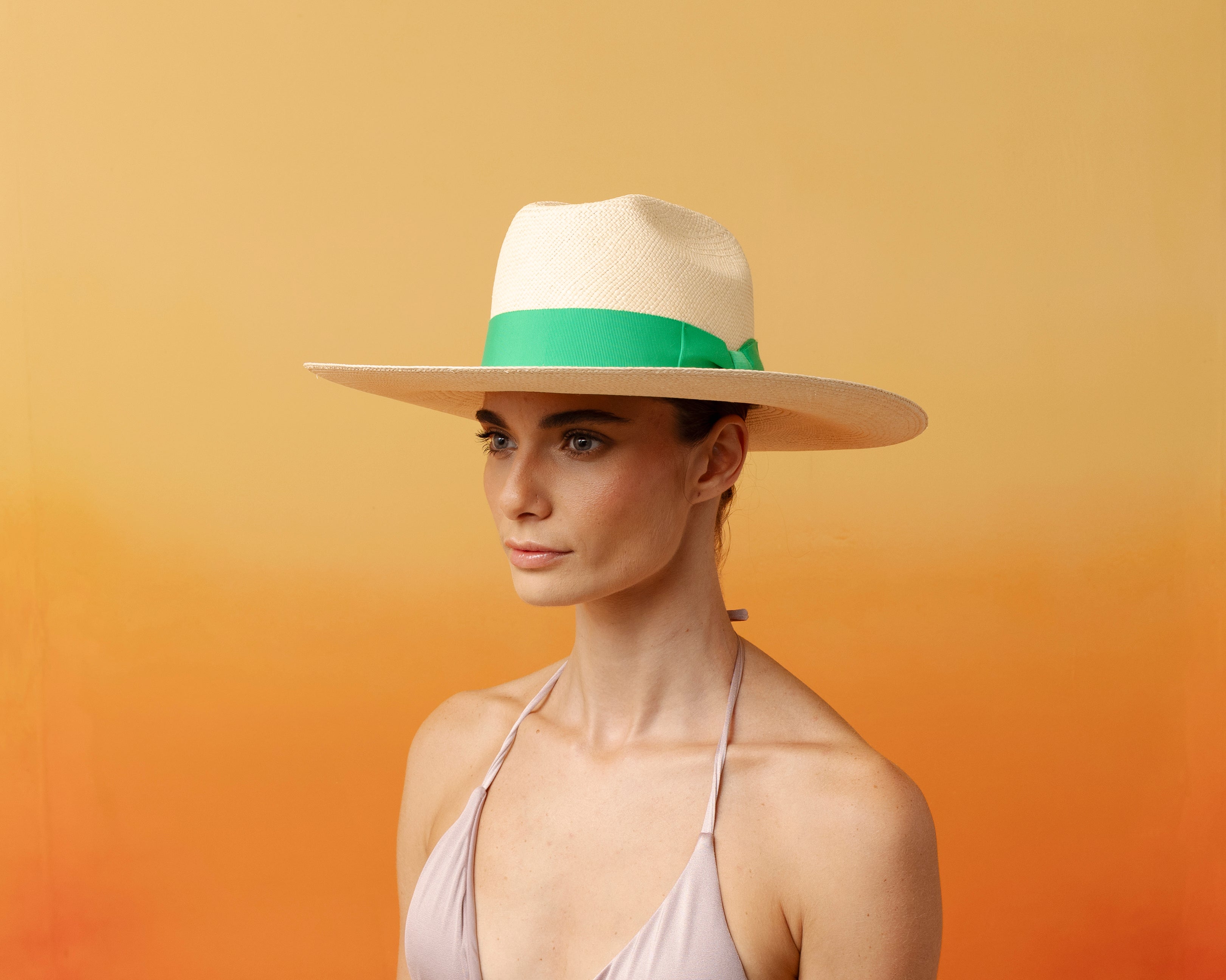 Chapeau à longs bords texan avec nœud italien