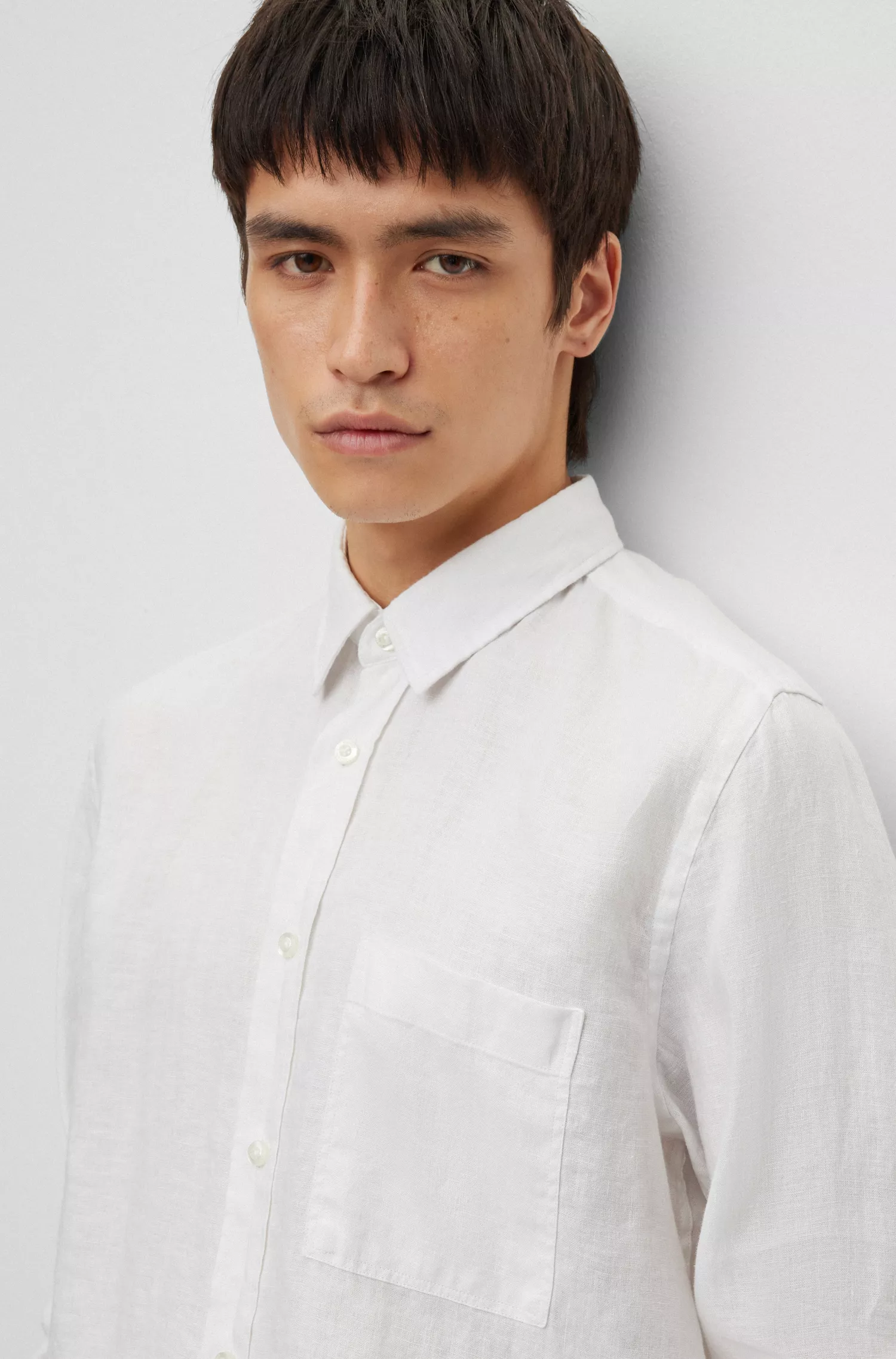 Camisa HUGO vermelha de manga comprida com modelagem relaxada em linho puro.