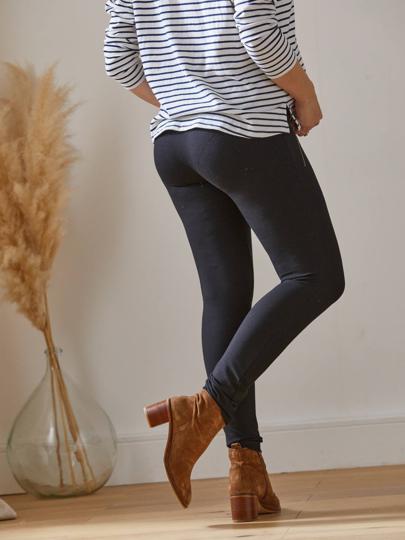 Leggings de maternidade Milano em malha preta lisa.